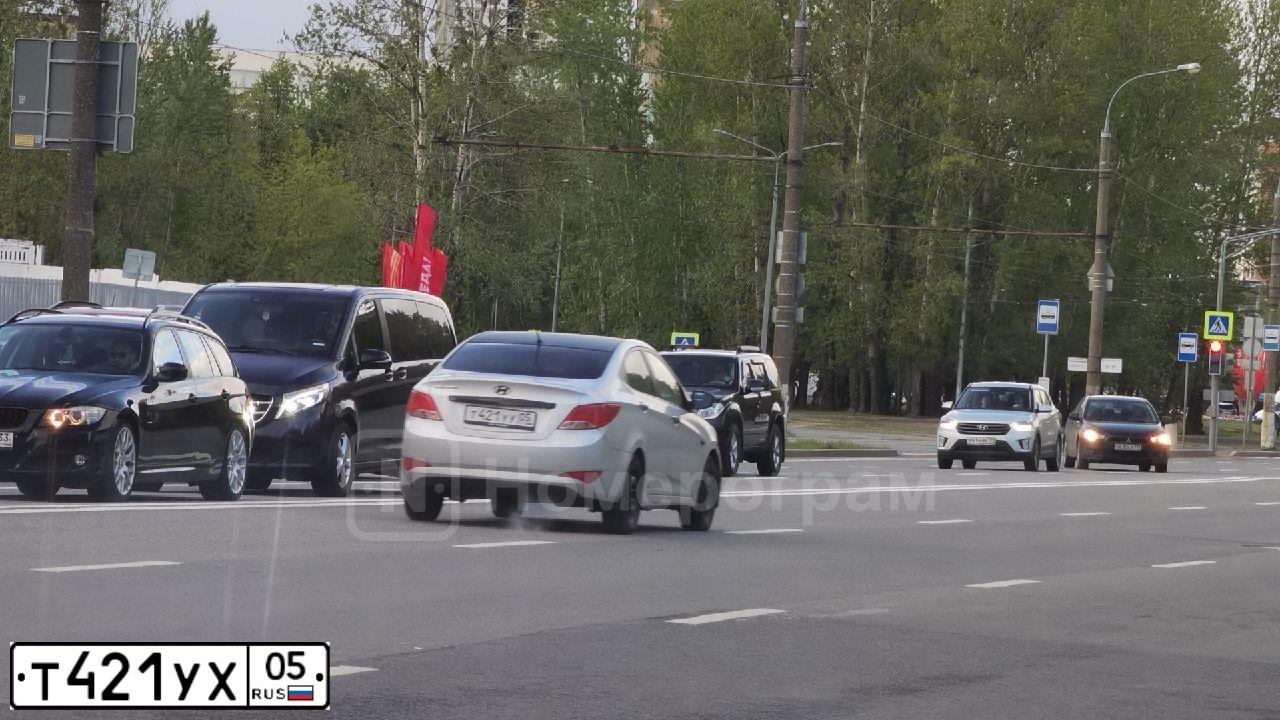 Фото автомобиля HYUNDAI SOLARIS, 2015 — госномер М940КТ21. Цвет: Коричневый