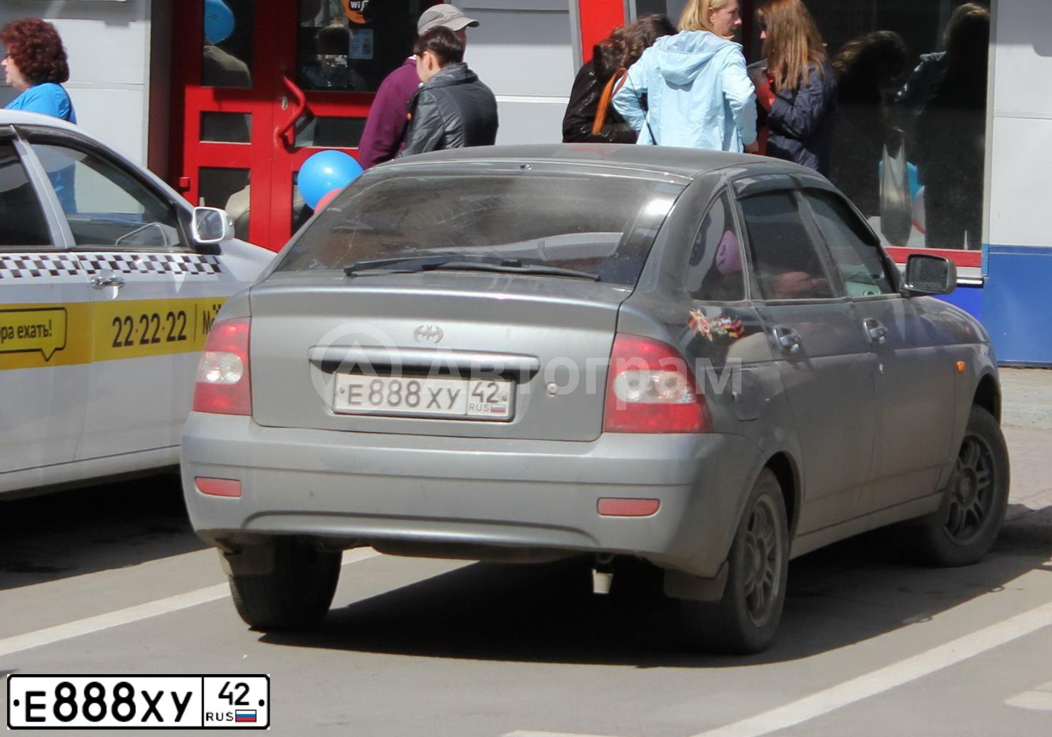 Фото автомобиля OPEL ZAFIRA, 2008 — госномер Е888ХУ42. Цвет: ЧЕРНЫЙ