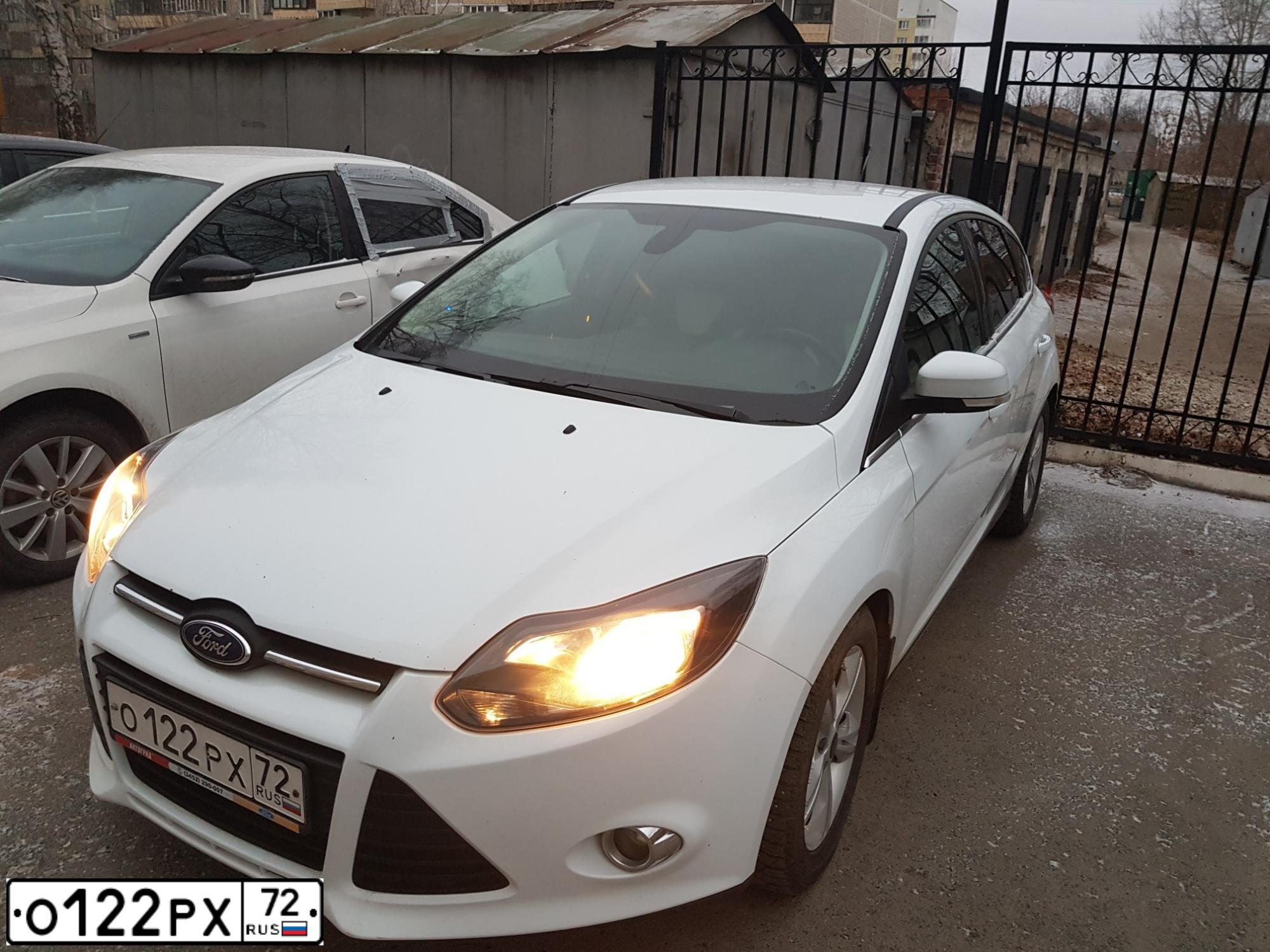 Фото автомобиля FORD FOCUS, 2012 — госномер О122РХ72. Цвет: БЕЛЫЙ