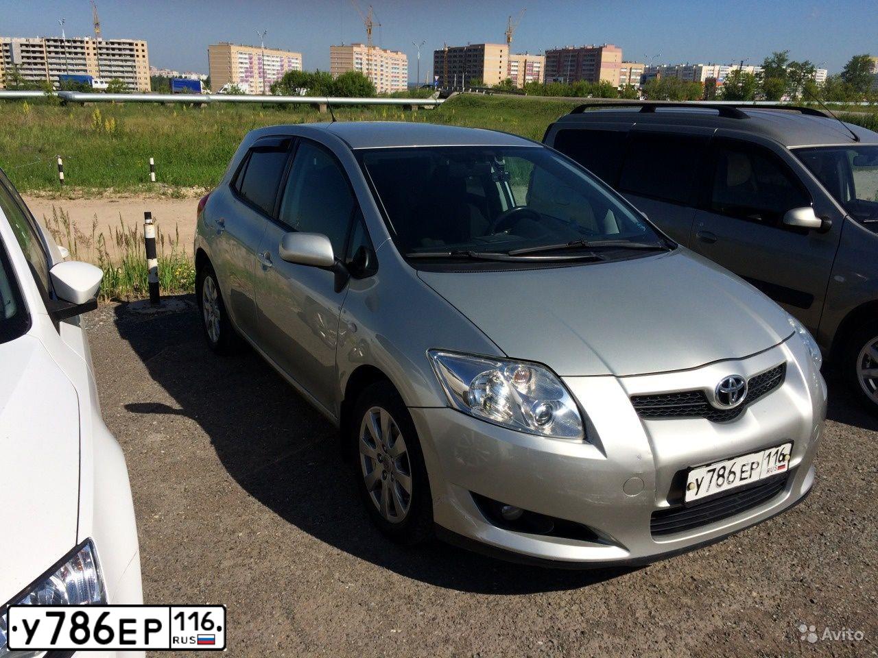 Фото автомобиля TOYOTA AURIS, 2008 — госномер М050ЕН116. Цвет: серебристый