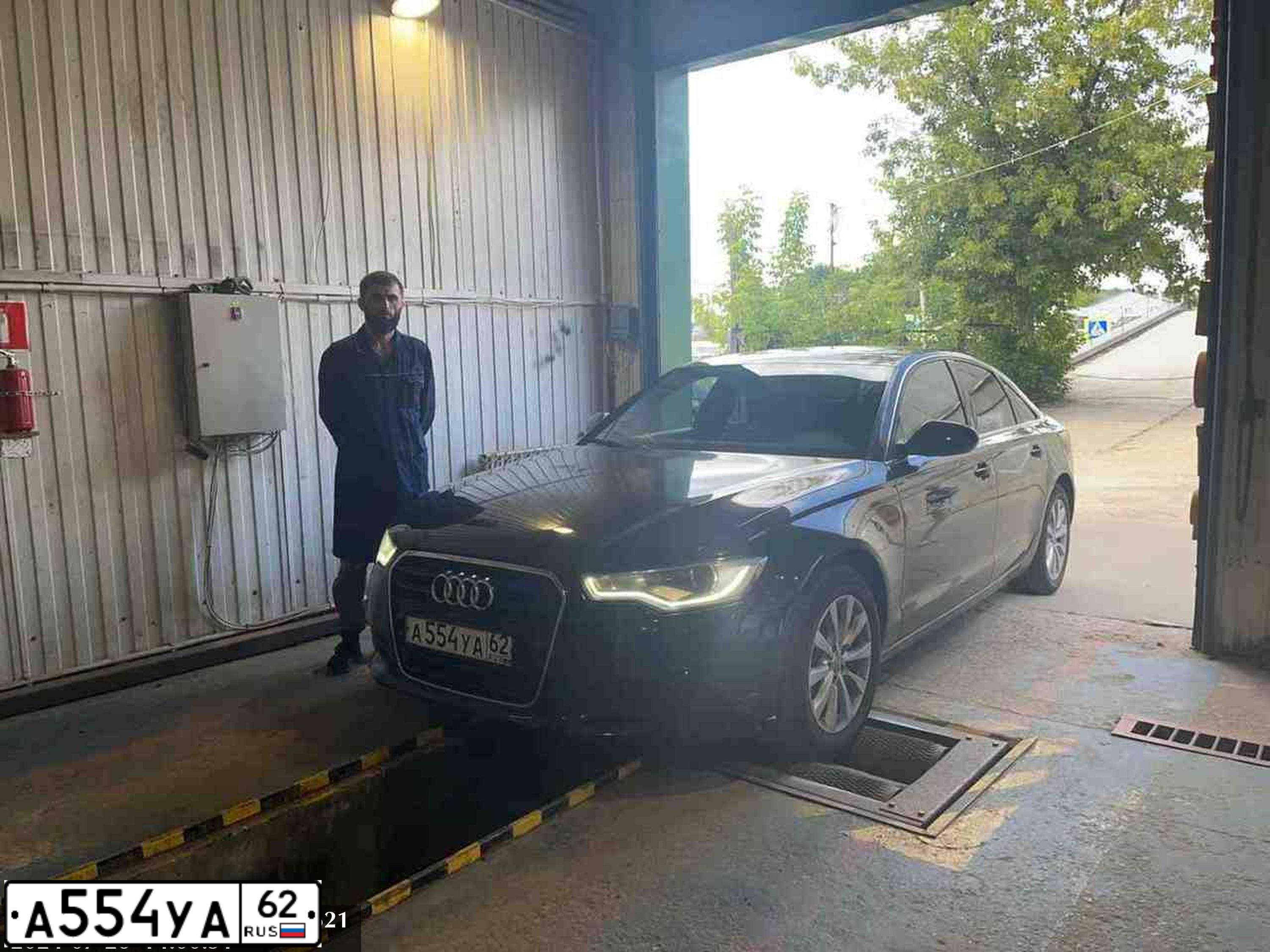 Фото автомобиля AUDI A6, 2014 — госномер О657ВА977. Цвет: ЧЕРНЫЙ