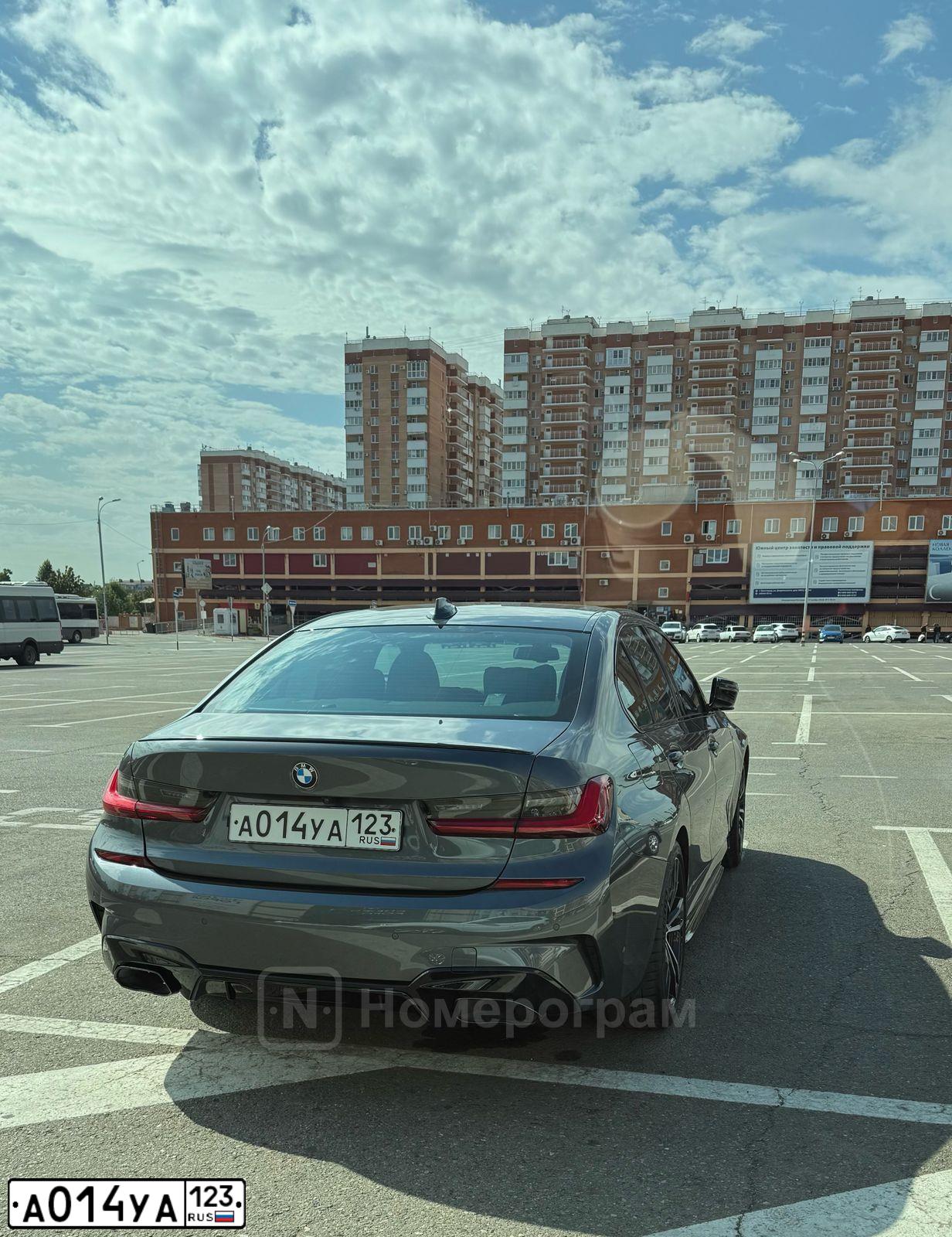 Фото автомобиля BMW SERIE 1, 2018 — госномер А014УА123. Цвет: синий