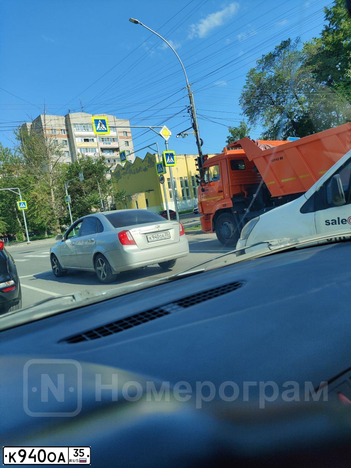 Фото автомобиля CHEVROLET LACETTI, 2008 — госномер К940ОА35. Цвет: СЕРЕБРИСТЫЙ