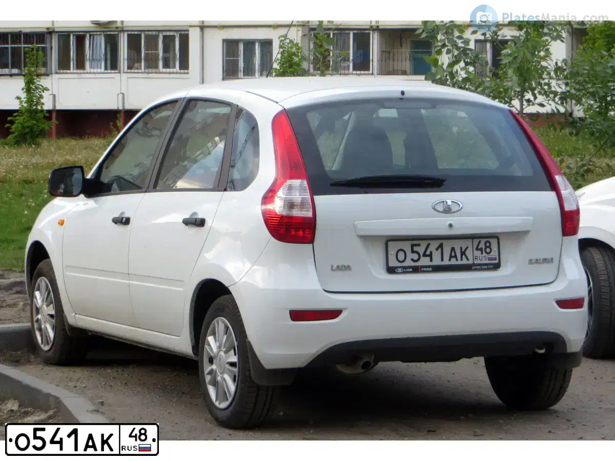 Фото автомобиля LADA 2192 KALINA, 2017 — госномер У817СК48. Цвет: Белый