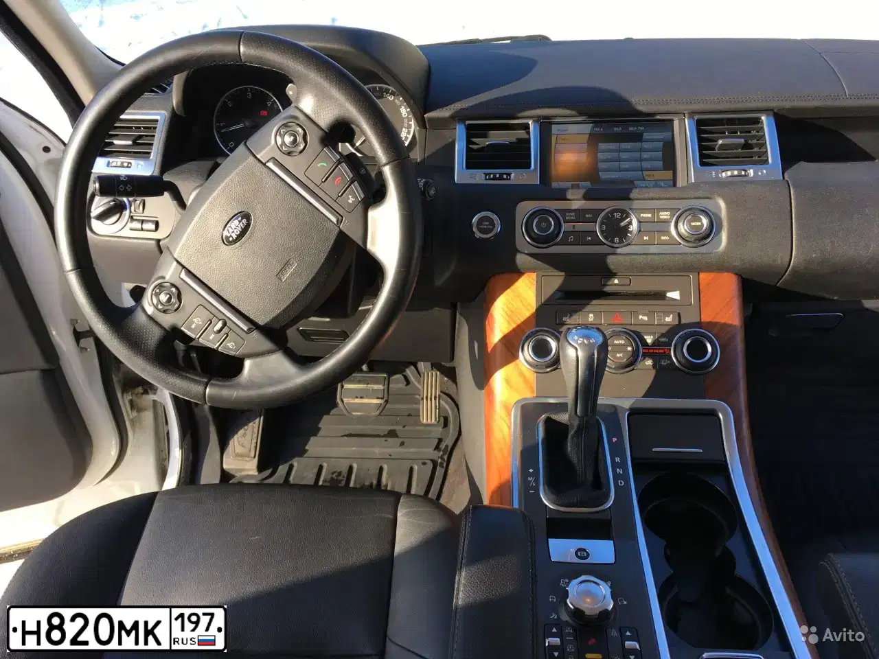 Фото автомобиля LAND ROVER RANGE ROVER, 2011 — госномер С906МХ790. Цвет: Белый