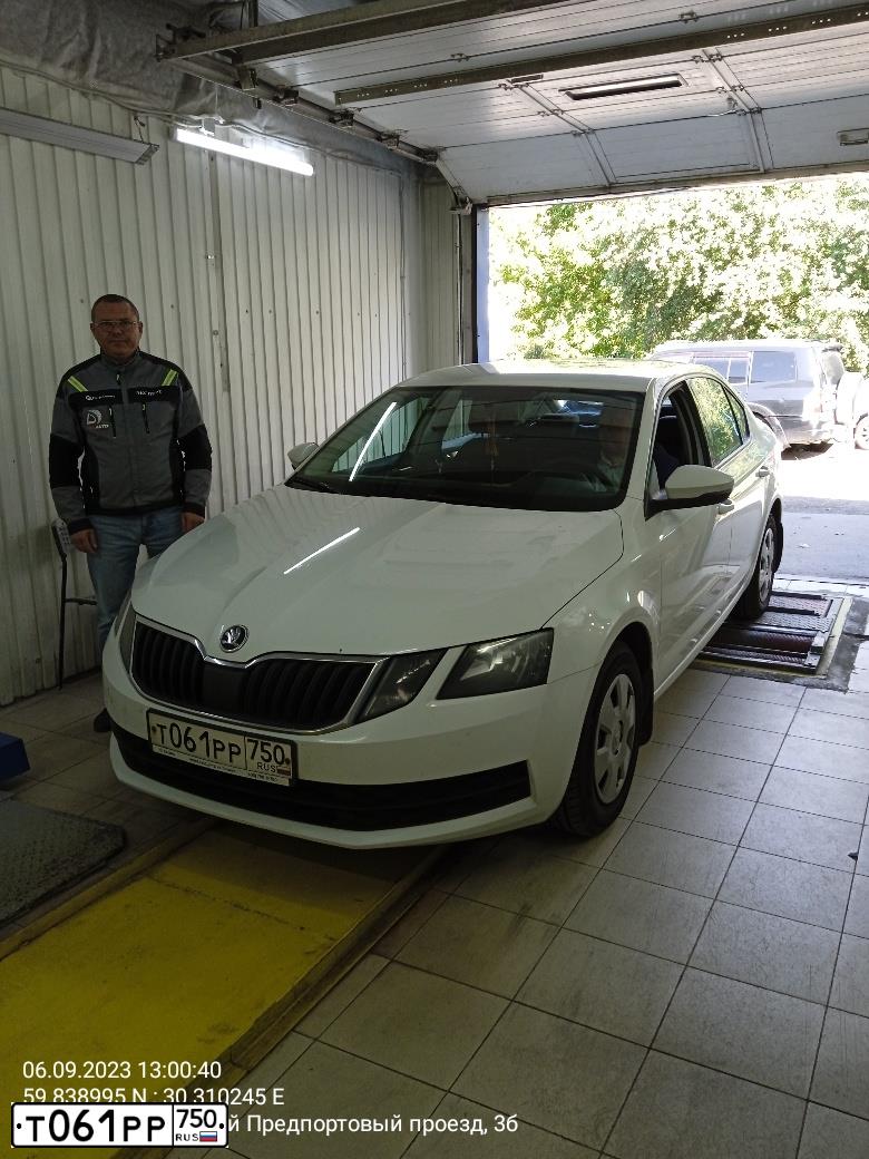 Фото автомобиля SKODA OCTAVIA, 2018 — госномер Т061РР750. Цвет: БЕЛЫЙ