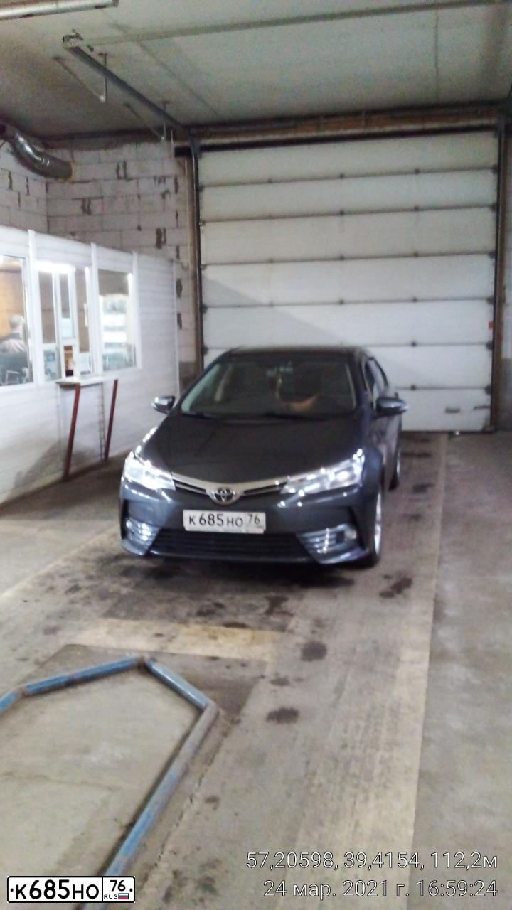 Фото автомобиля TOYOTA COROLLA, 2016 — госномер К685НО76. Цвет: СЕРЫЙ
