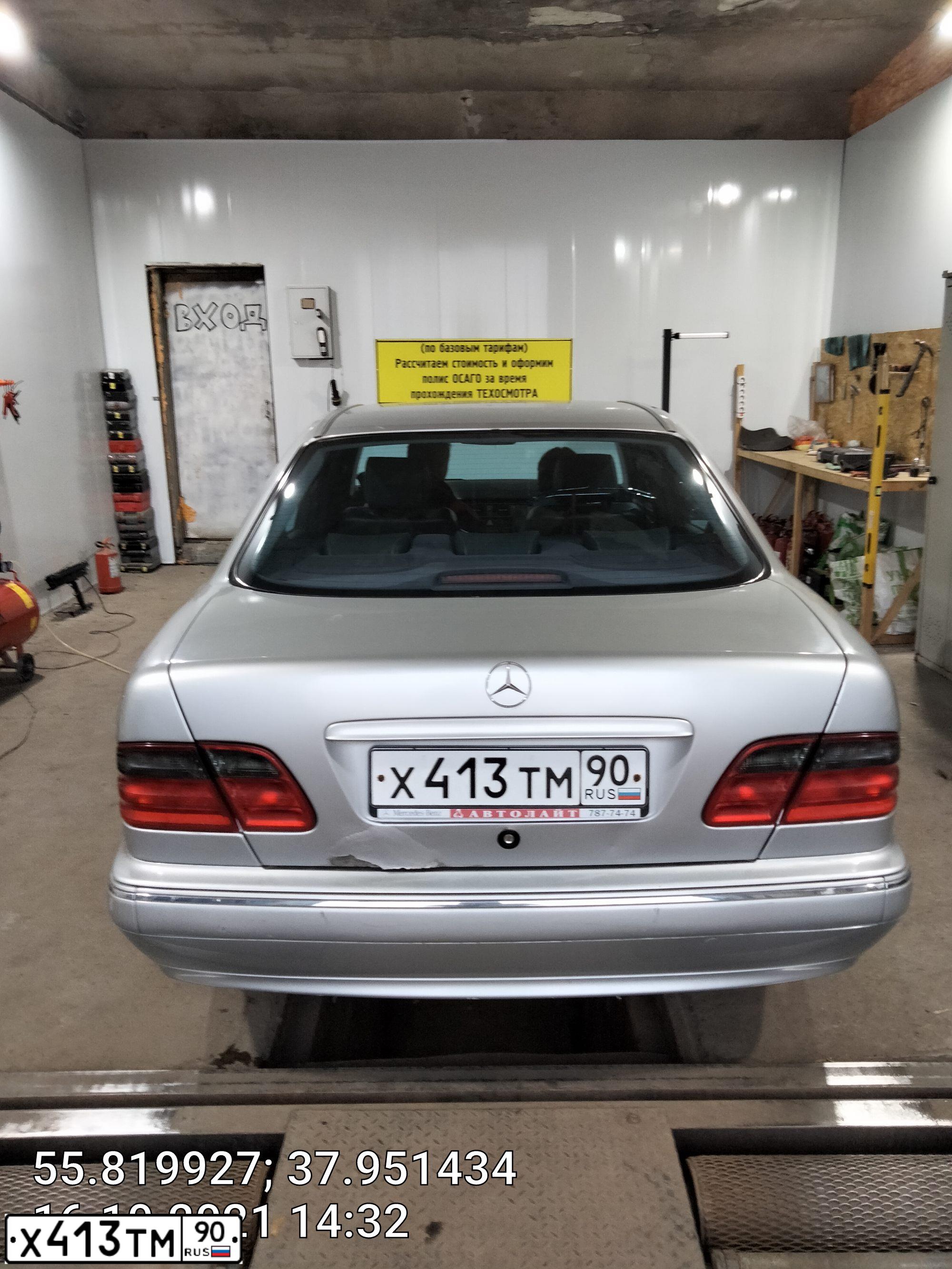 Фото автомобиля MERCEDES E-KLASSE, 2000 — госномер Х413ТМ90. Цвет: СЕРЕБРИСТЫЙ