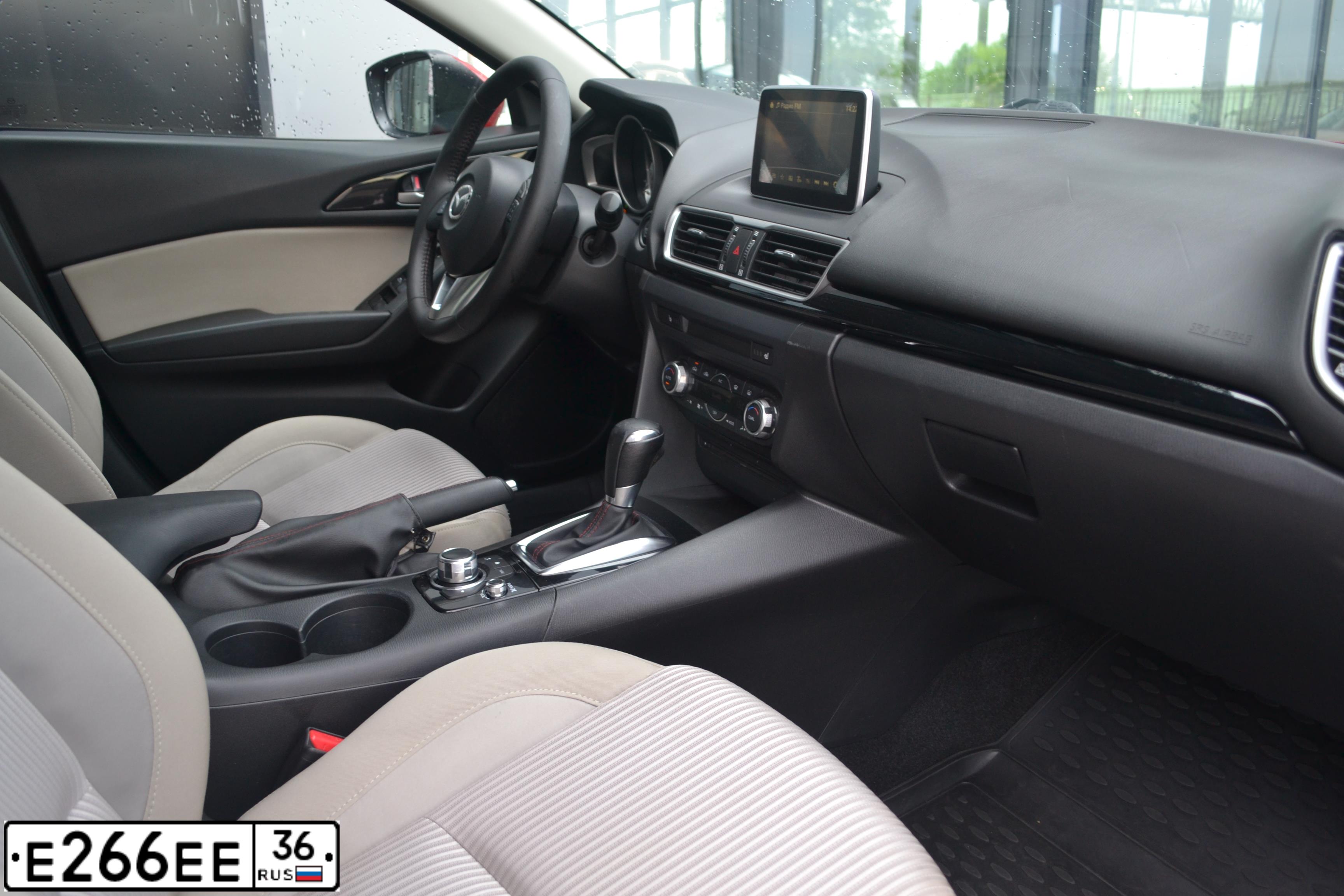 Фото автомобиля MAZDA 3, 2013 — госномер А346МТ136. Цвет: Красный