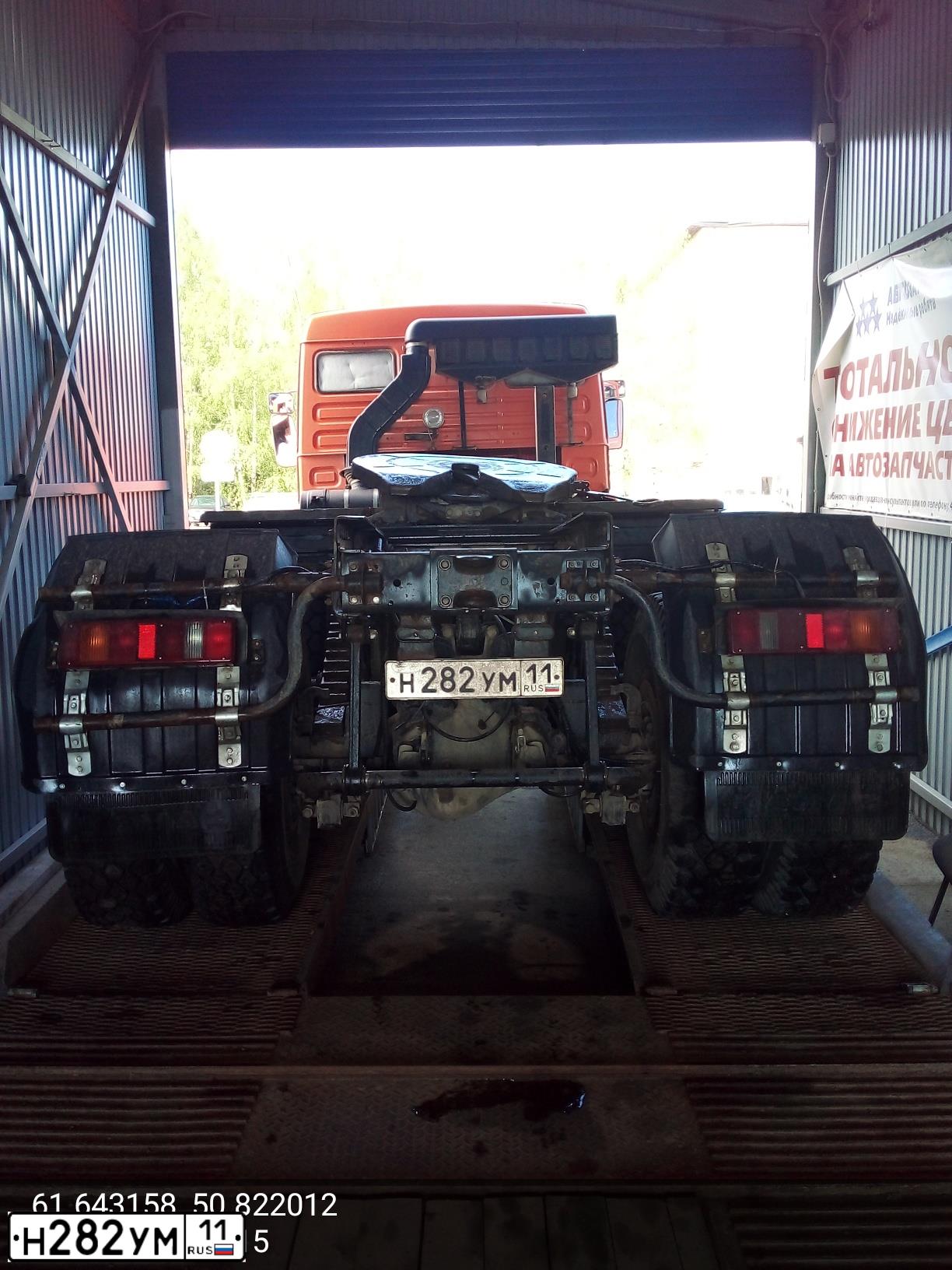Фото автомобиля KAMAZ 65225 /6X6/, 2009 — госномер Н282УМ11. Цвет: ОРАНЖЕВЫЙ