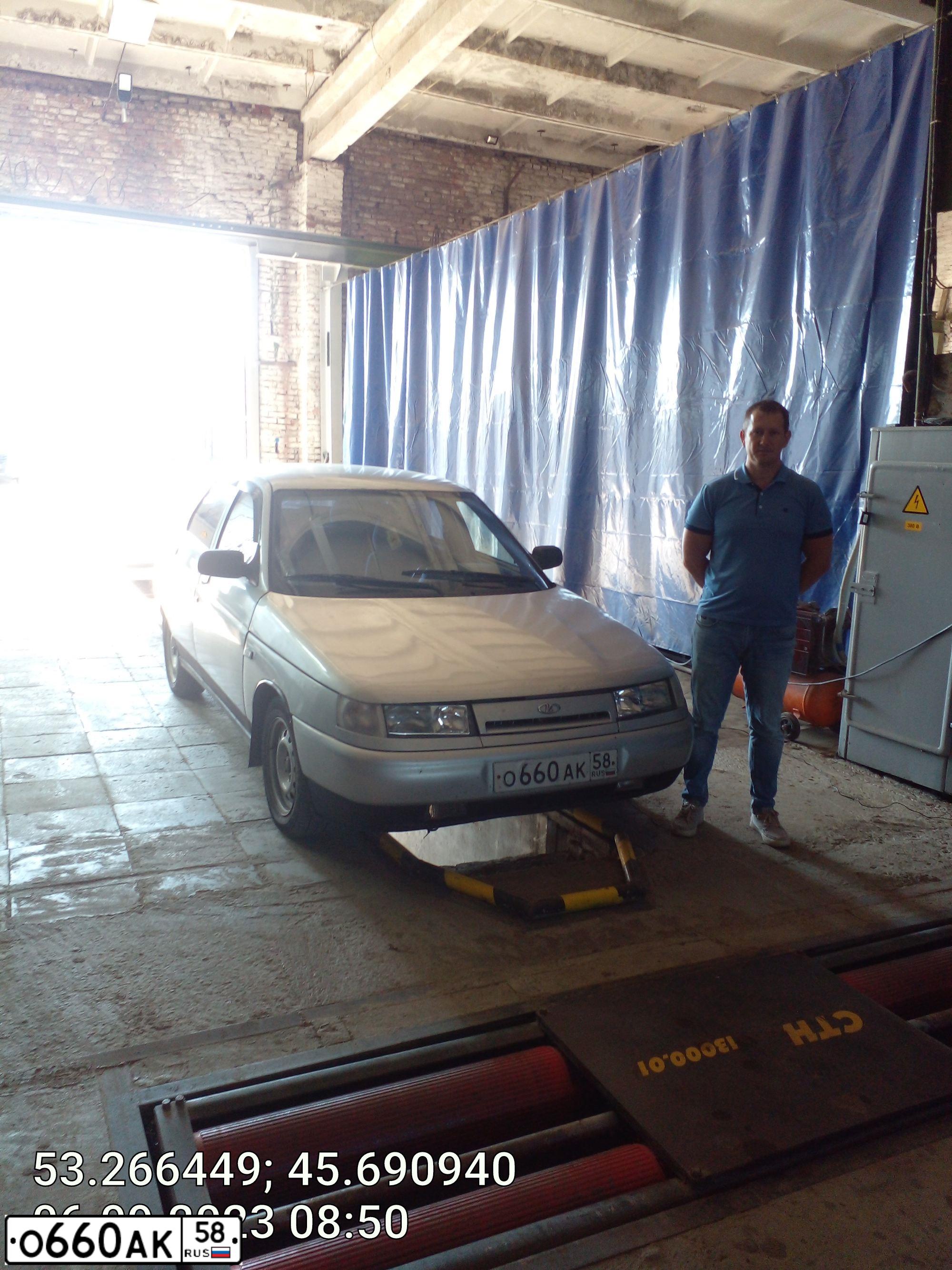 Фото автомобиля LADA 2112, 2004 — госномер О660АК58. Цвет: СЕРЕБРИСТЫЙ МЕТАЛЛИК
