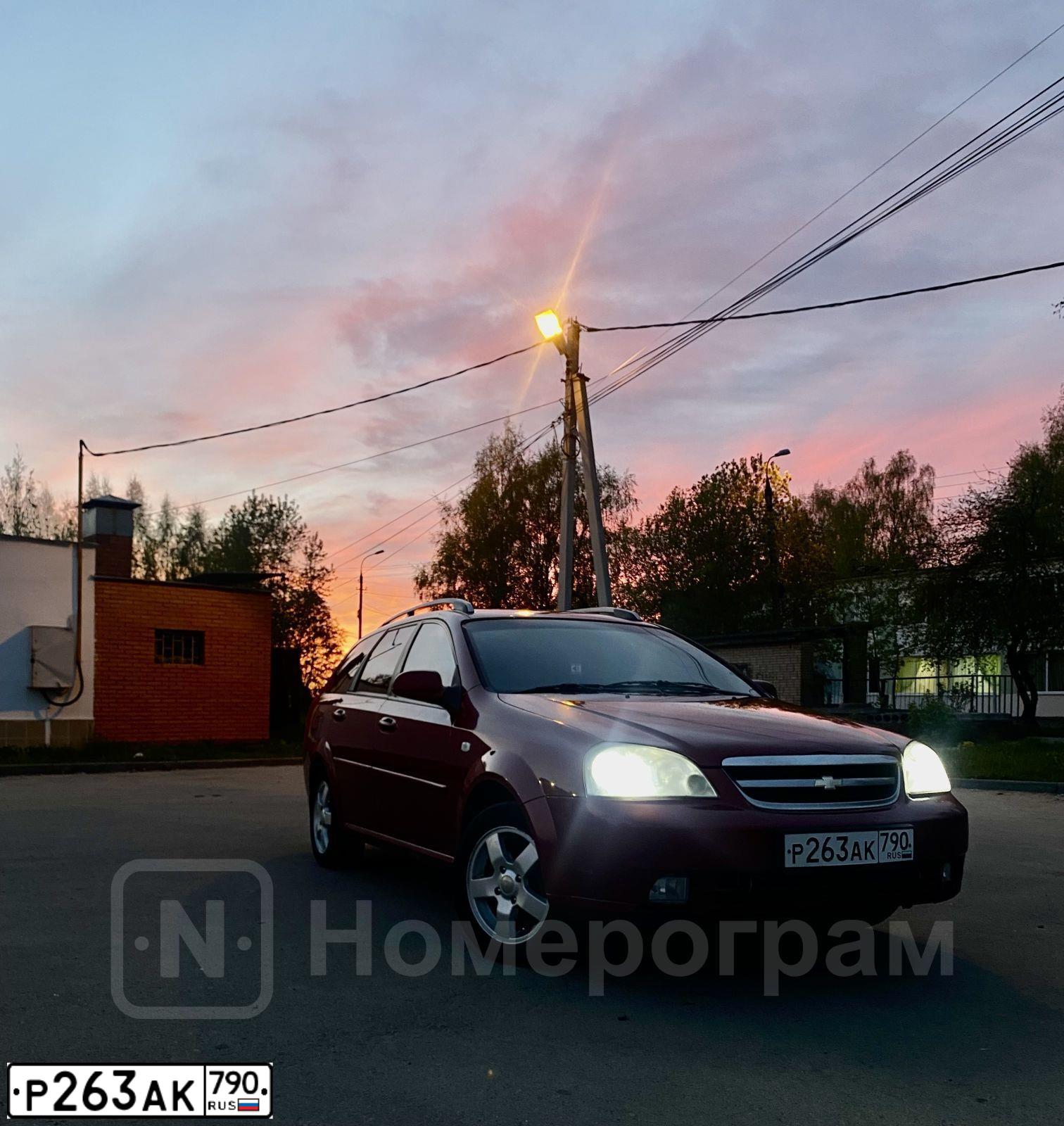 Фото автомобиля CHEVROLET LACETTI, 2008 — госномер Р263АК790. Цвет: Красный