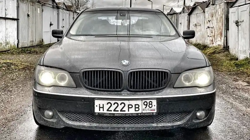Фото автомобиля BMW SERIE 5, 2011 — госномер Н222РВ98. Цвет: синий