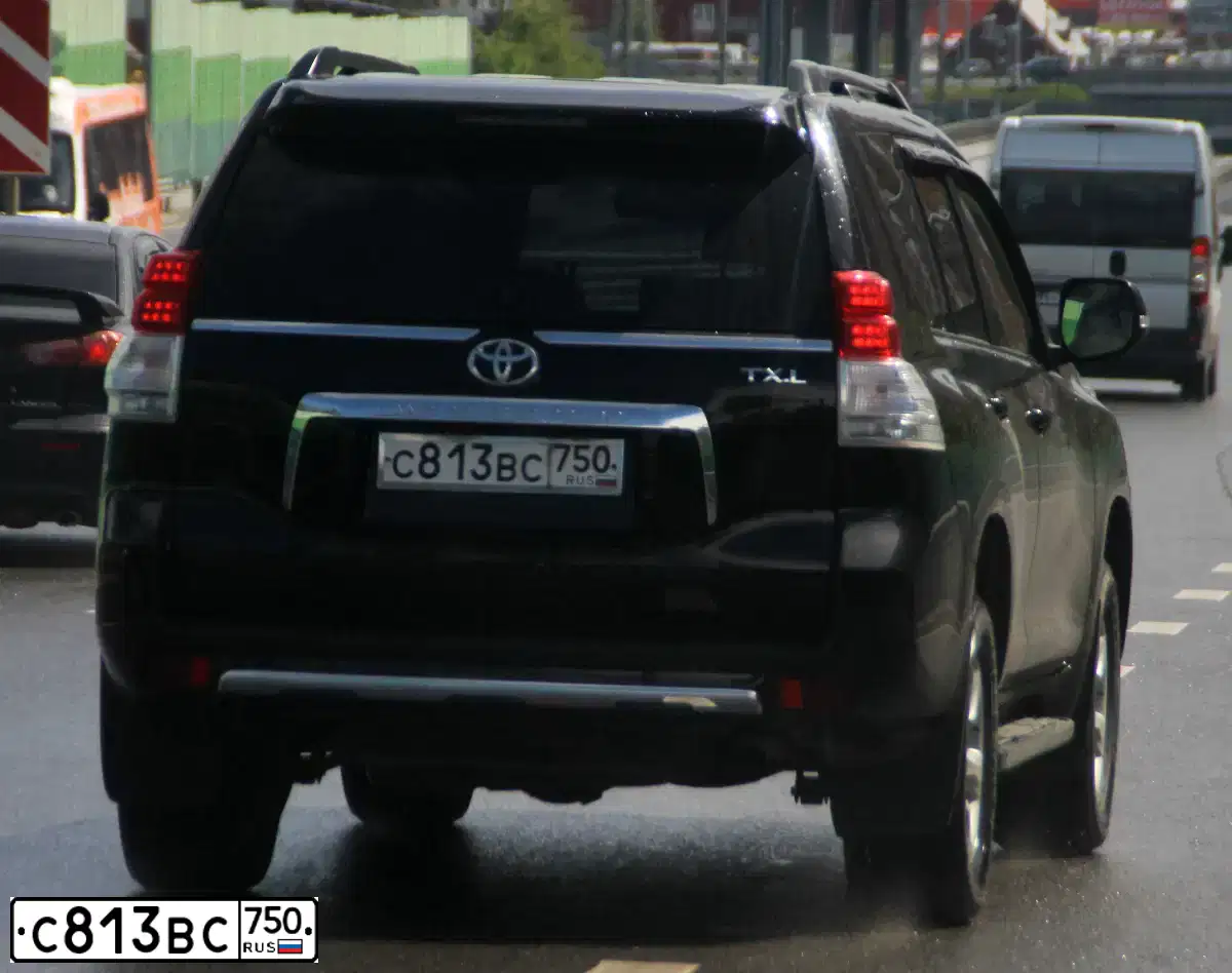 Фото автомобиля TOYOTA LANDCRUISER, 2013 — госномер С813ВС750. Цвет: ЧЕРНЫЙ