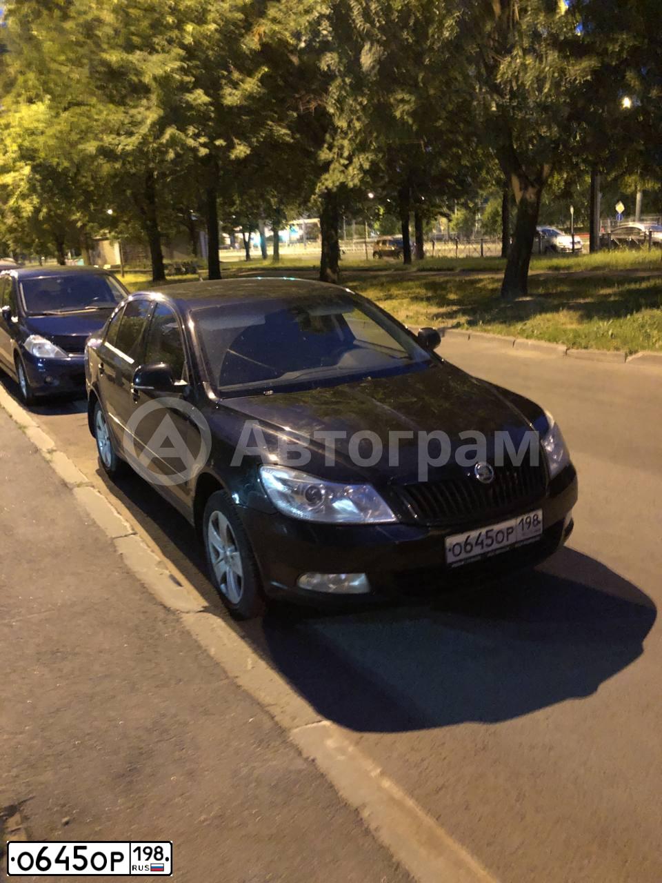 Фото автомобиля SKODA OCTAVIA, 2012 — госномер В120РУ178. Цвет: ЧЕРНЫЙ