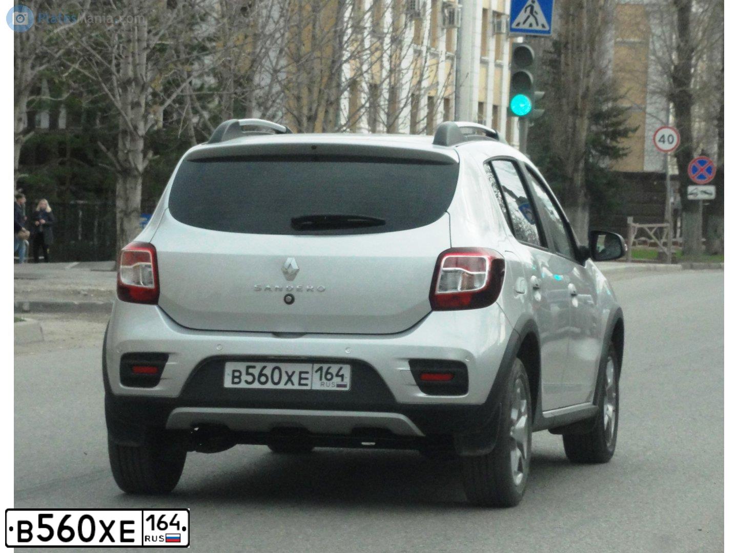 Фото автомобиля RENAULT SANDERO, 2020 — госномер В560ХЕ164. Цвет: СЕРЫЙ