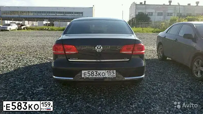 Фото автомобиля VOLKSWAGEN PASSAT, 2012 — госномер Е583КО159. Цвет: Серый