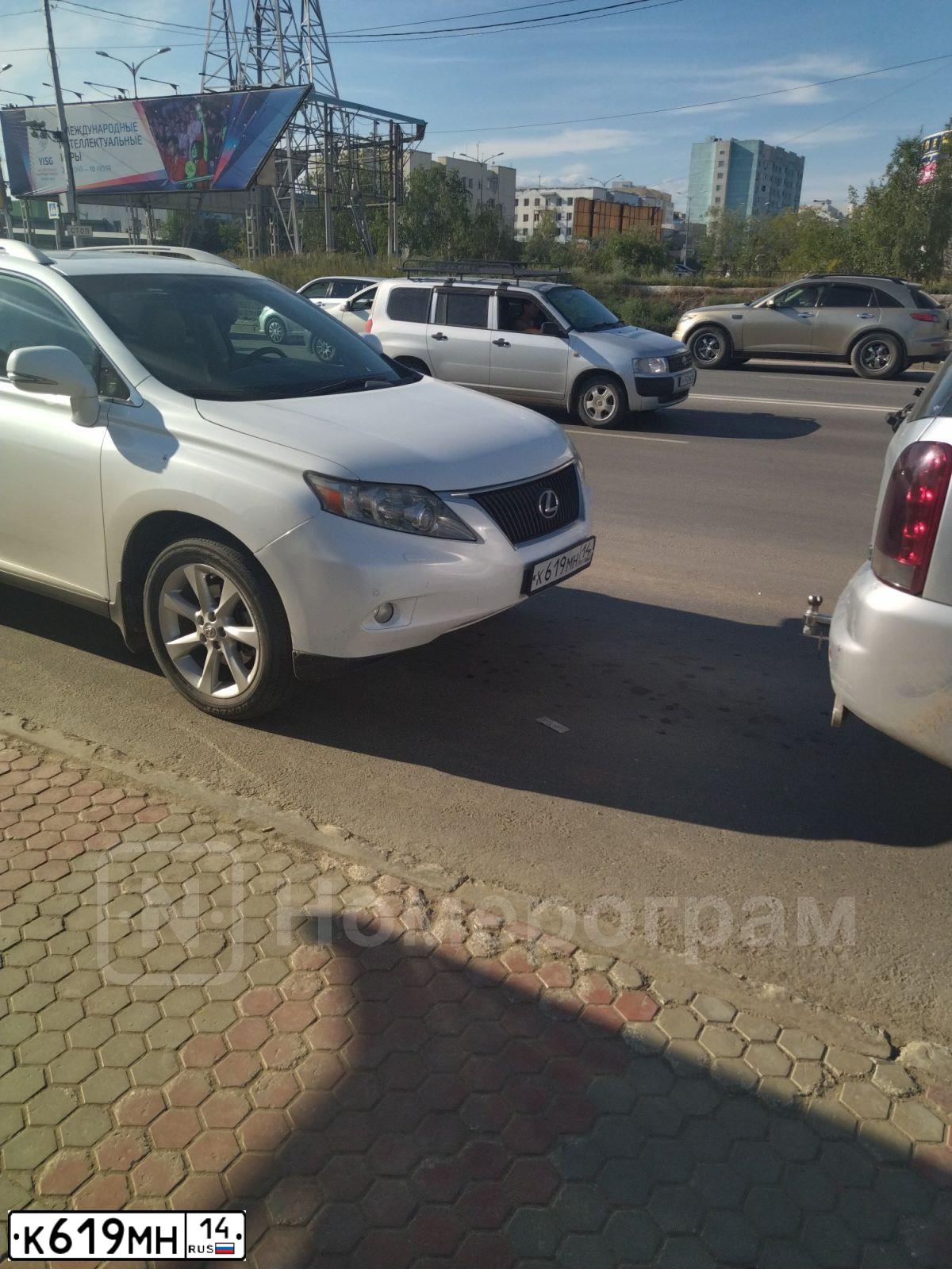 Фото автомобиля LEXUS RX, 2011 — госномер К619МН14. Цвет: ПЕРЛАМУТРОВО-БЕЛЫЙ