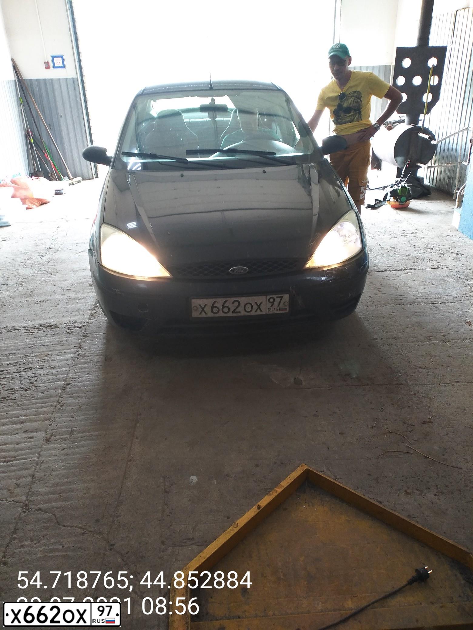 Фото автомобиля FORD D FOCUS, 2004 — госномер Х662ОХ97. Цвет: ТЕМНО-СИНИЙ