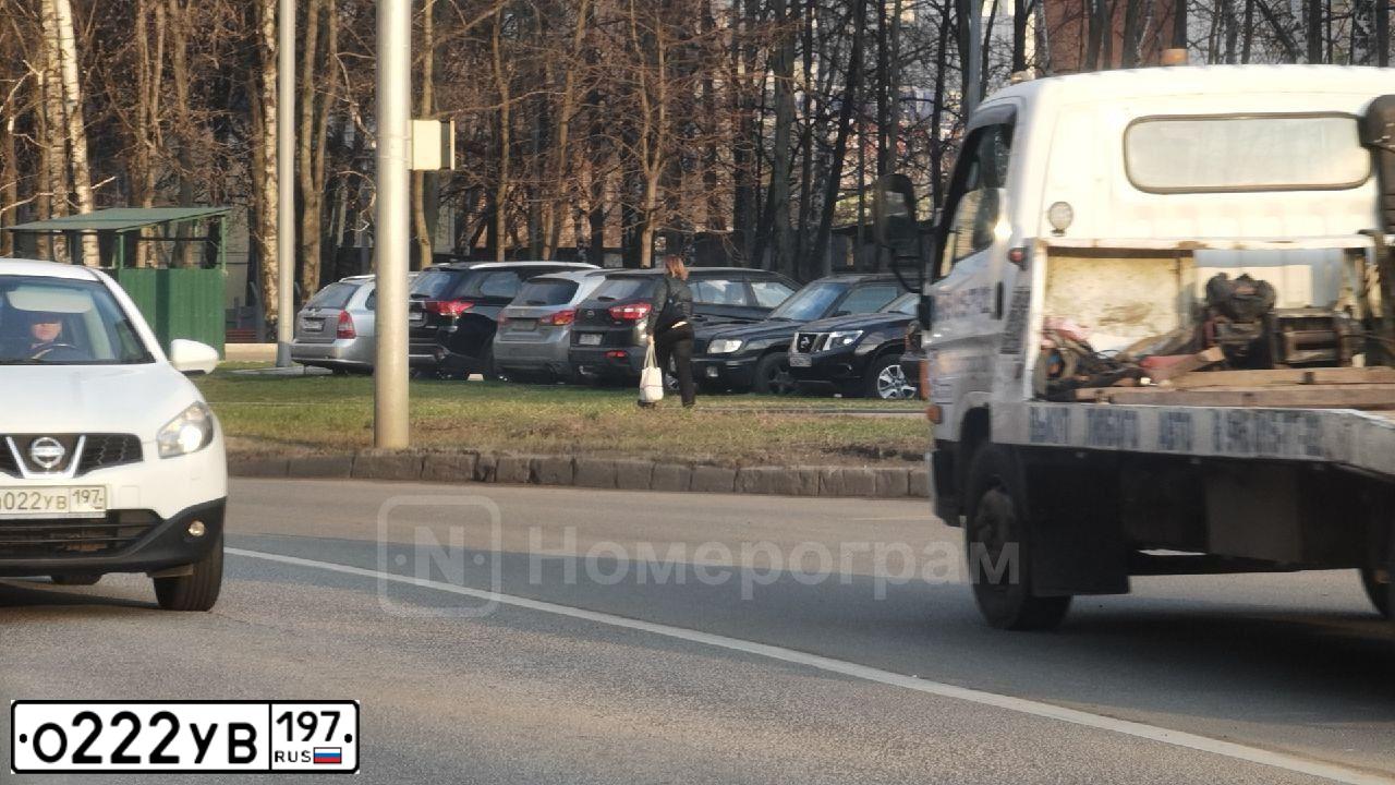 Фото автомобиля RENAULT DUSTER, 2012 — госномер О222УВ197. Цвет: ЧЕРНЫЙ