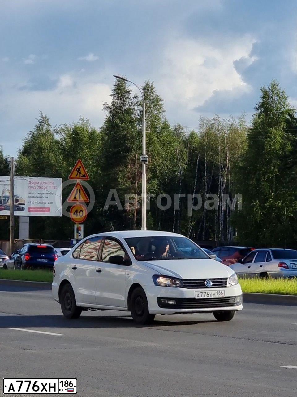 Фото автомобиля VOLKSWAGEN POLO, 2019 — госномер А776ХН186. Цвет: Белый