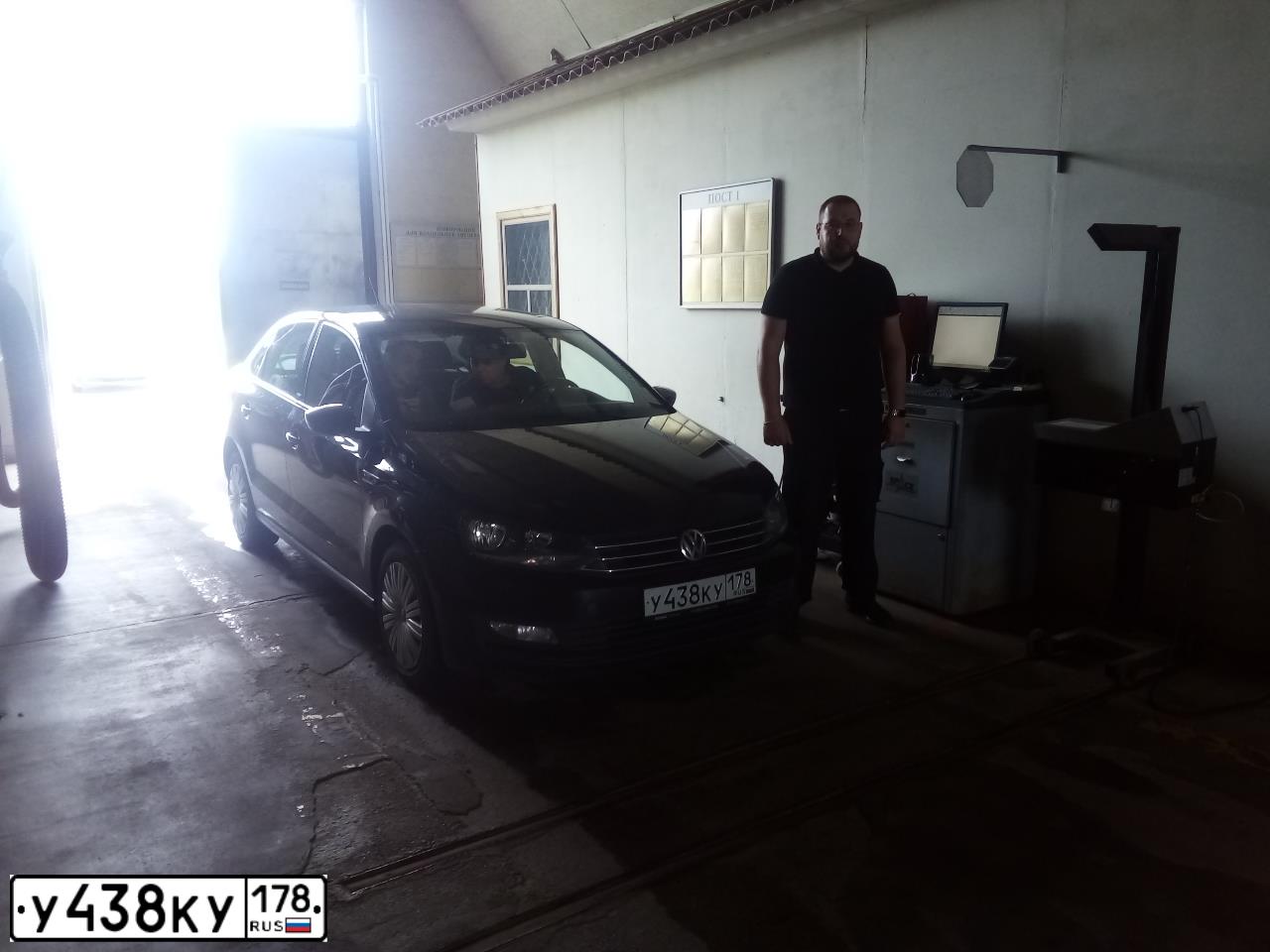 Фото автомобиля VOLKSWAGEN POLO, 2016 — госномер М867СК702. Цвет: ЧЕРНЫЙ