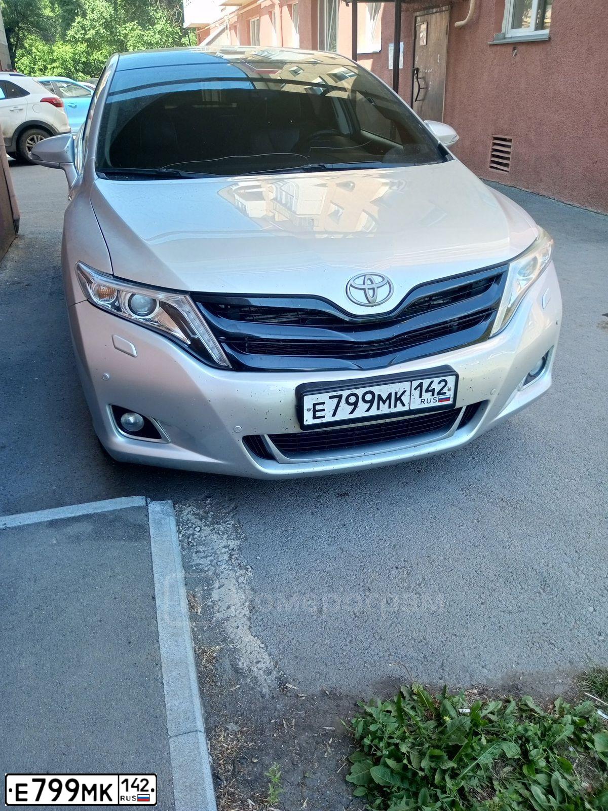 Фото автомобиля TOYOTA VENZA, 2013 — госномер Е799МК142. Цвет: СЕРЕБРИСТЫЙ