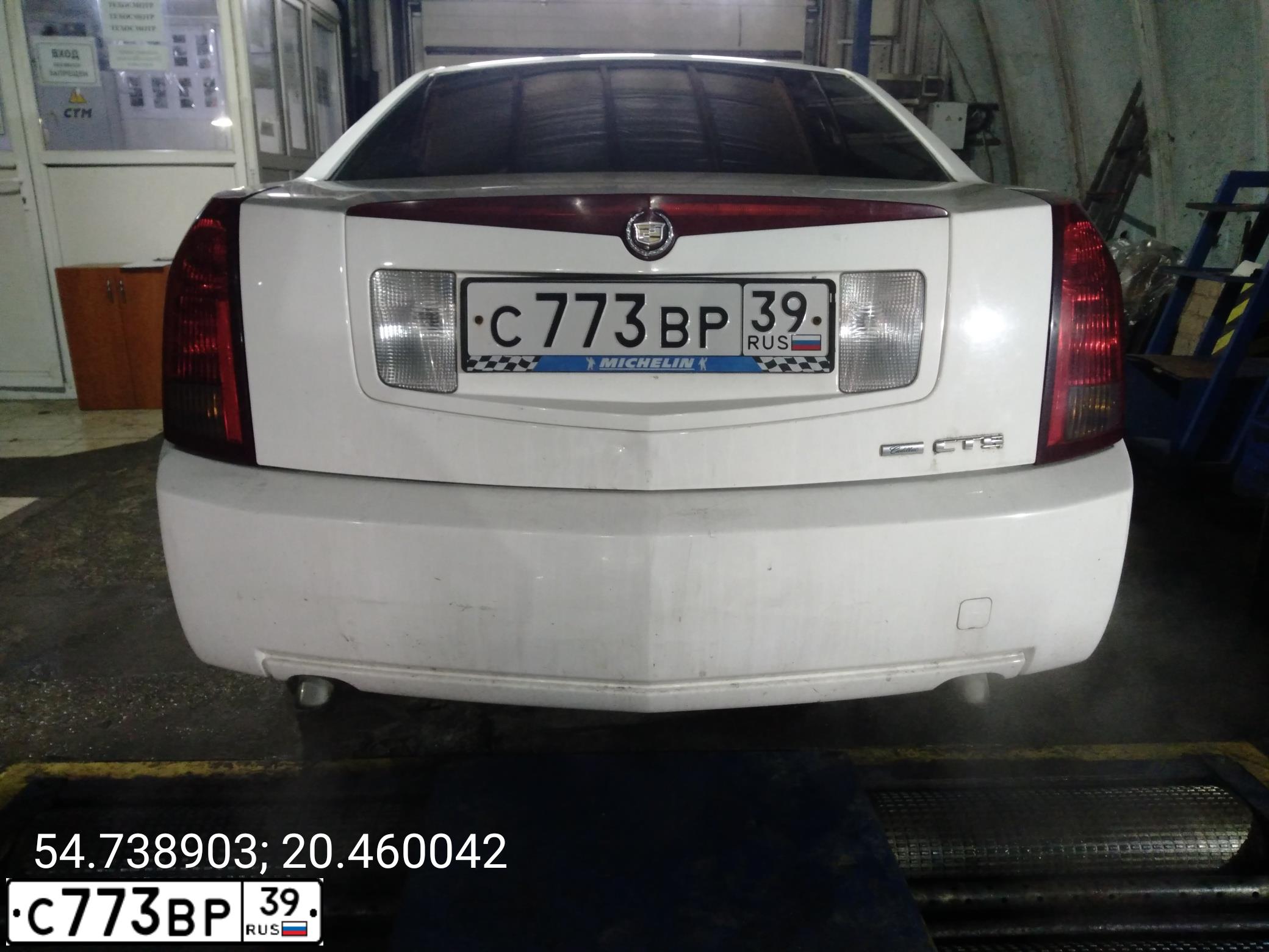 Фото автомобиля CADILLAC CTS, 2003 — госномер С773ВР39. Цвет: Белый