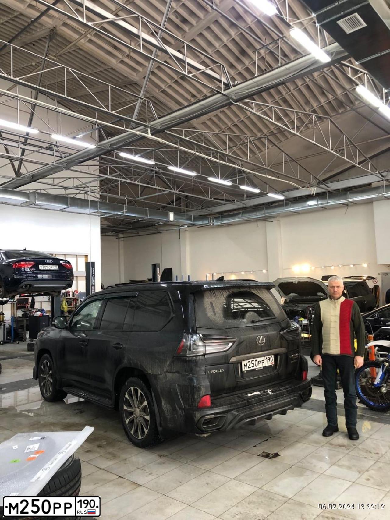 Фото автомобиля LEXUS LX, 2020 — госномер С305РА797. Цвет: ЧЕРНЫЙ
