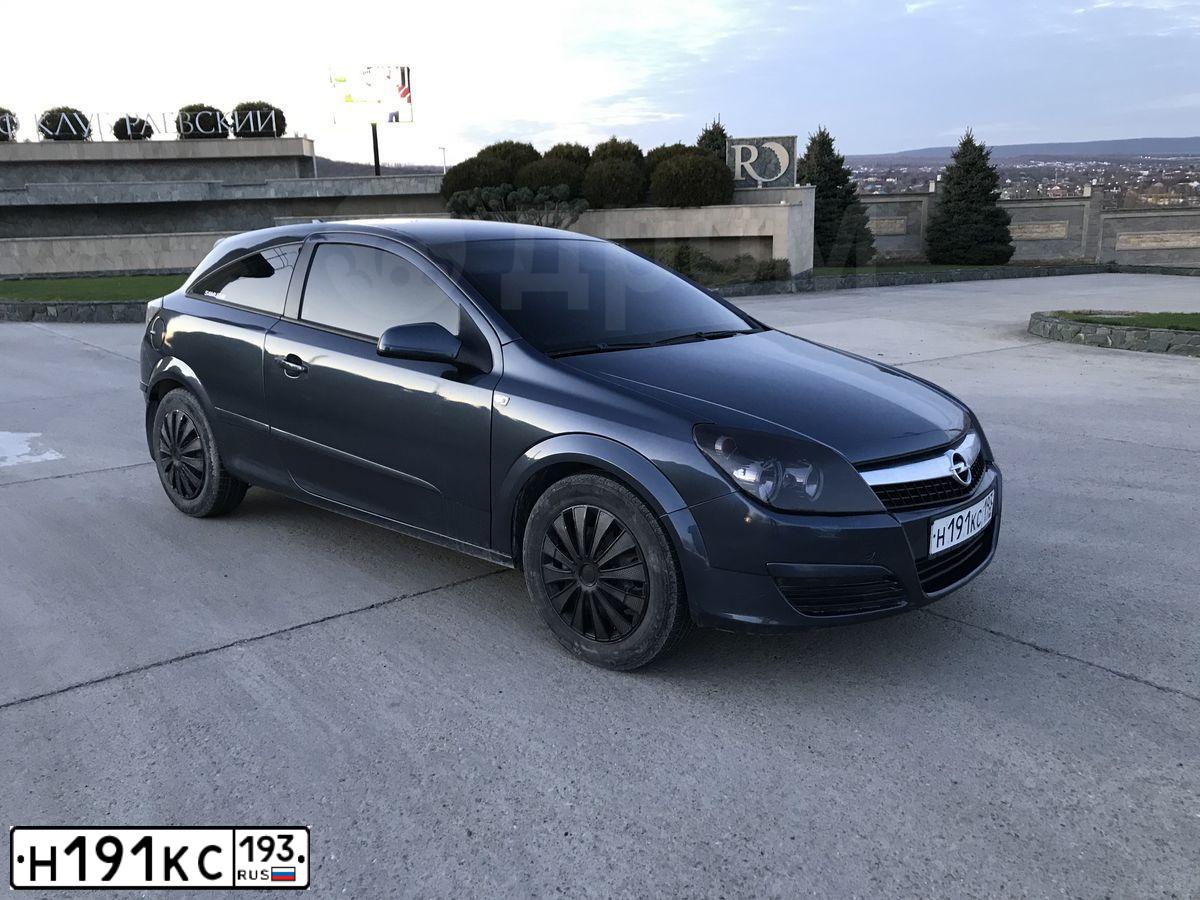 Фото автомобиля OPEL ASTRA, 2007 — госномер Н715КС82. Цвет: ТЕМНО-СЕРЫЙ