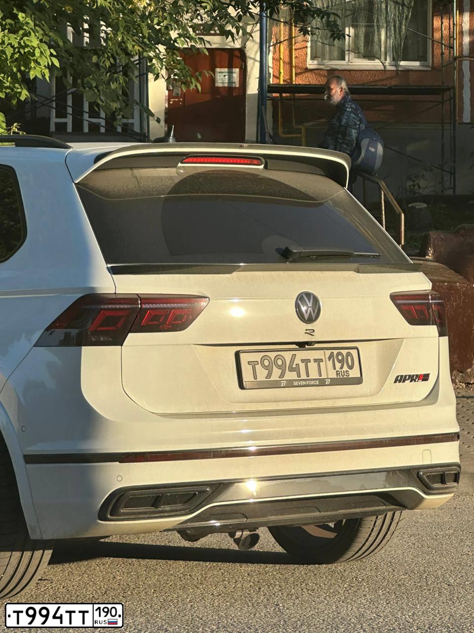 Фото автомобиля MERCEDES E-KLASSE, 2010 — госномер Р361РВ11. Цвет: голубой