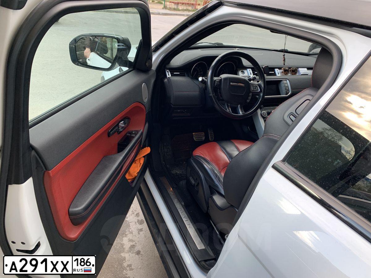 Фото автомобиля LANDROVER RANGE ROVER EVOQUE, 2012 — госномер В047ХН89. Цвет: ЯРКО-БЕЛЫЙ