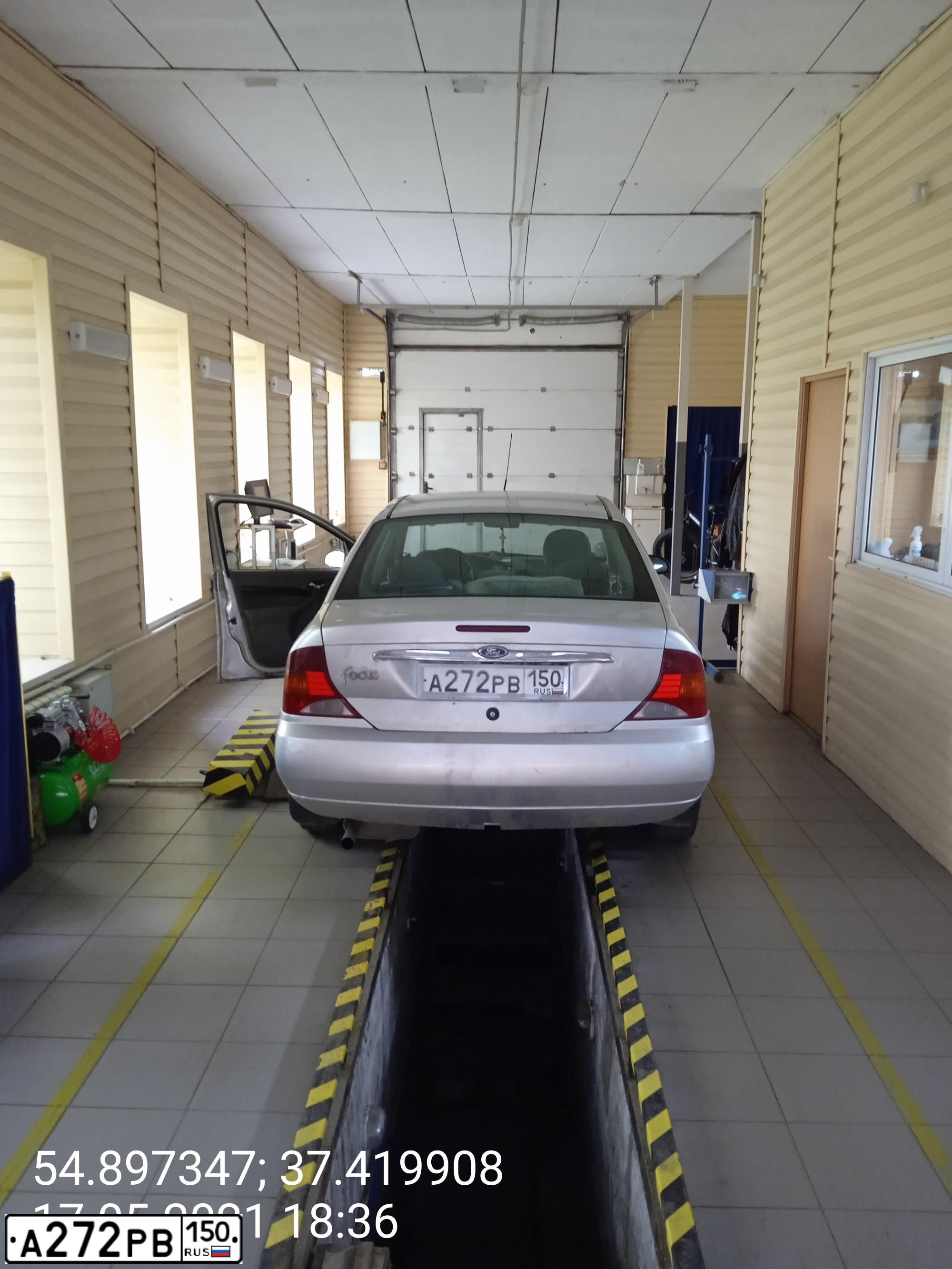 Фото автомобиля FORD FOCUS, 1999 — госномер А272РВ150. Цвет: СЕРЕБРИСТЫЙ