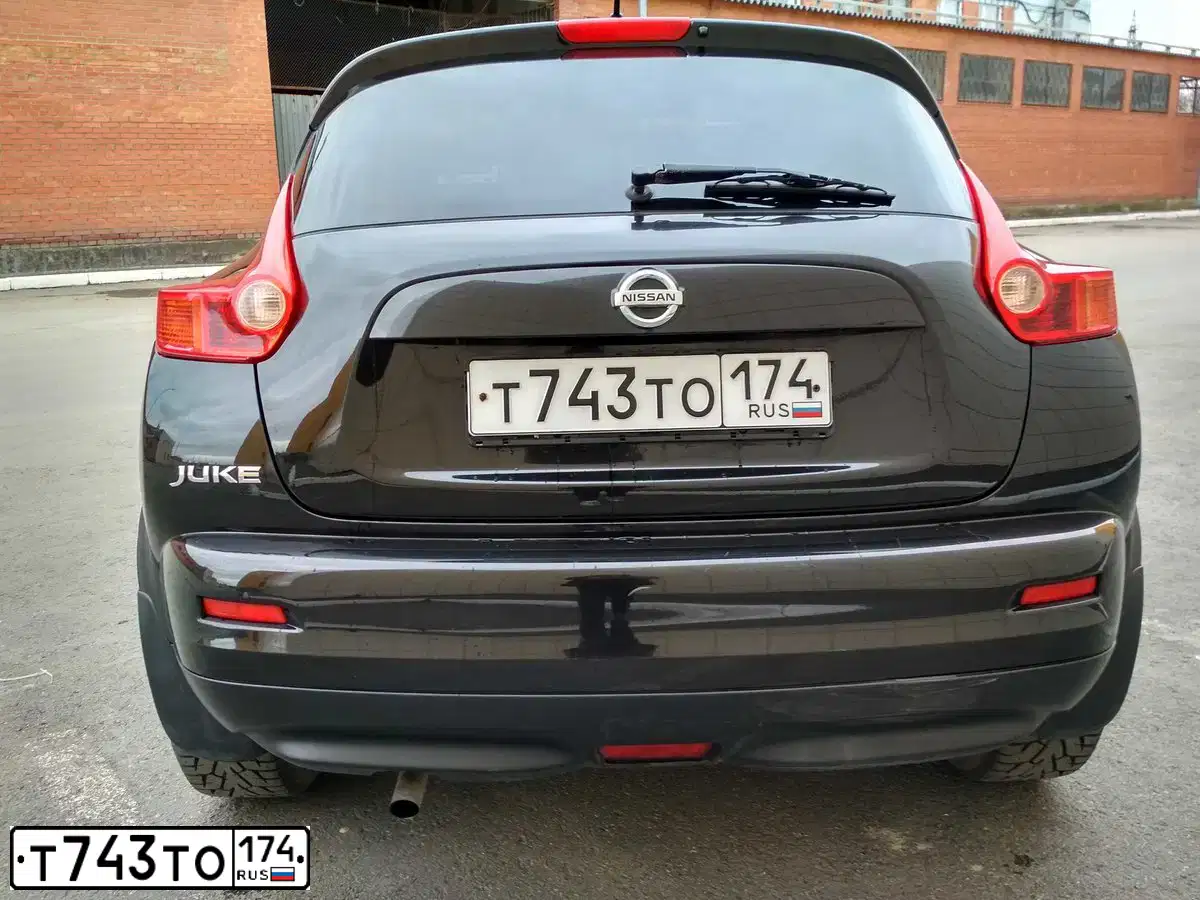 Фото автомобиля NISSAN JUKE, 2012 — госномер Р939НР196. Цвет: ЧЕРНЫЙ