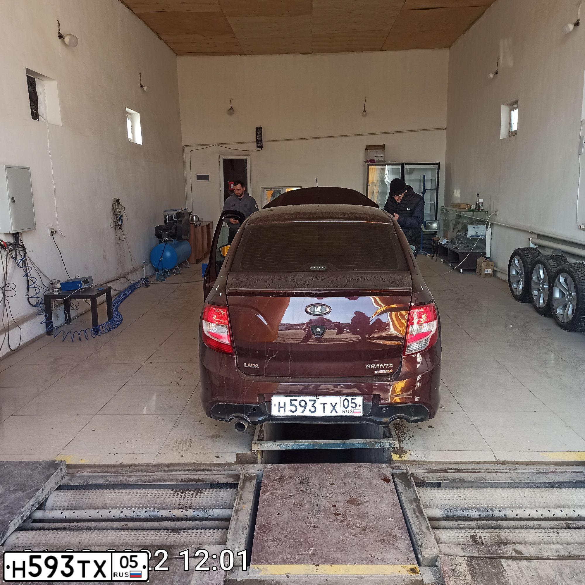 Фото автомобиля LADA 2190 GRANTA, 2014 — госномер А005СР05. Цвет: ТЕМНО-ВИШНЕВЫЙ