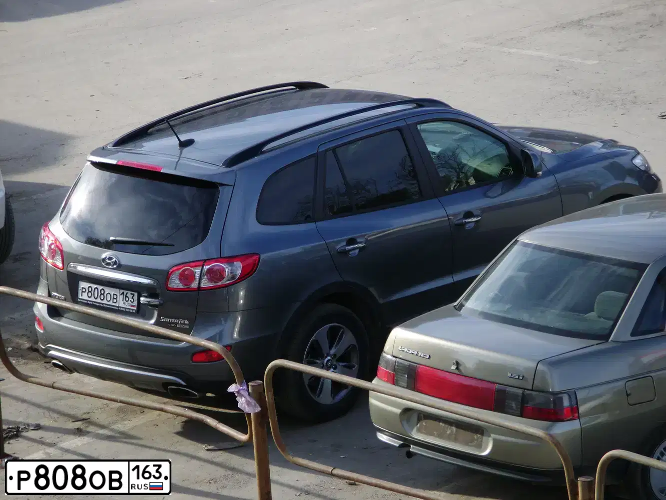 Фото автомобиля HYUNDAI SANTA FE, 2011 — госномер Р808ОВ163. Цвет: СЕРЫЙ