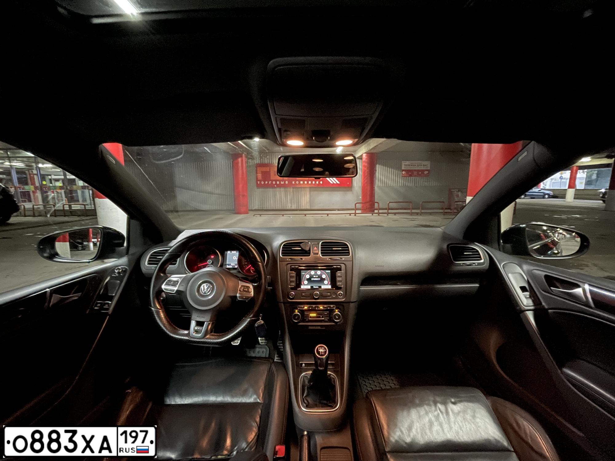 Фото автомобиля VOLKSWAGEN GOLF, 2012 — госномер Н130ХР790. Цвет: ЧЕРНЫЙ