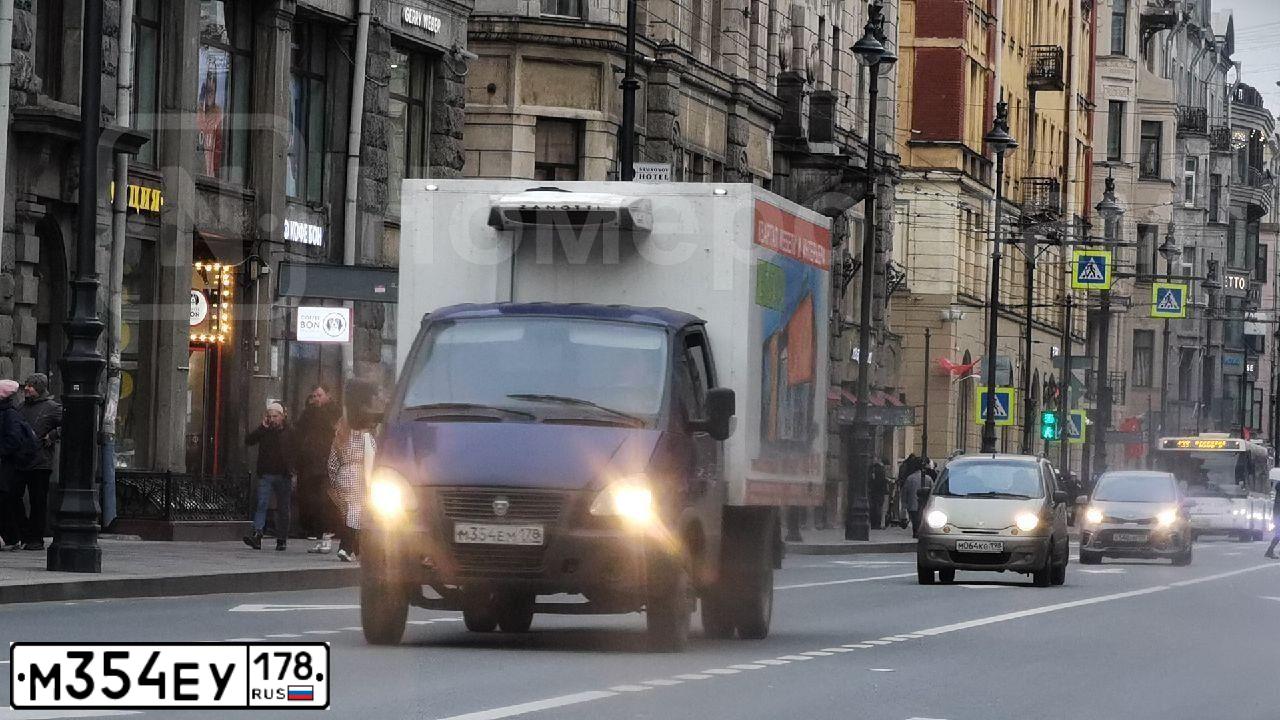 Фото автомобиля FORD MONDEO, 2006 — госномер М354ЕУ178. Цвет: СЕРЕБРИСТЫЙ