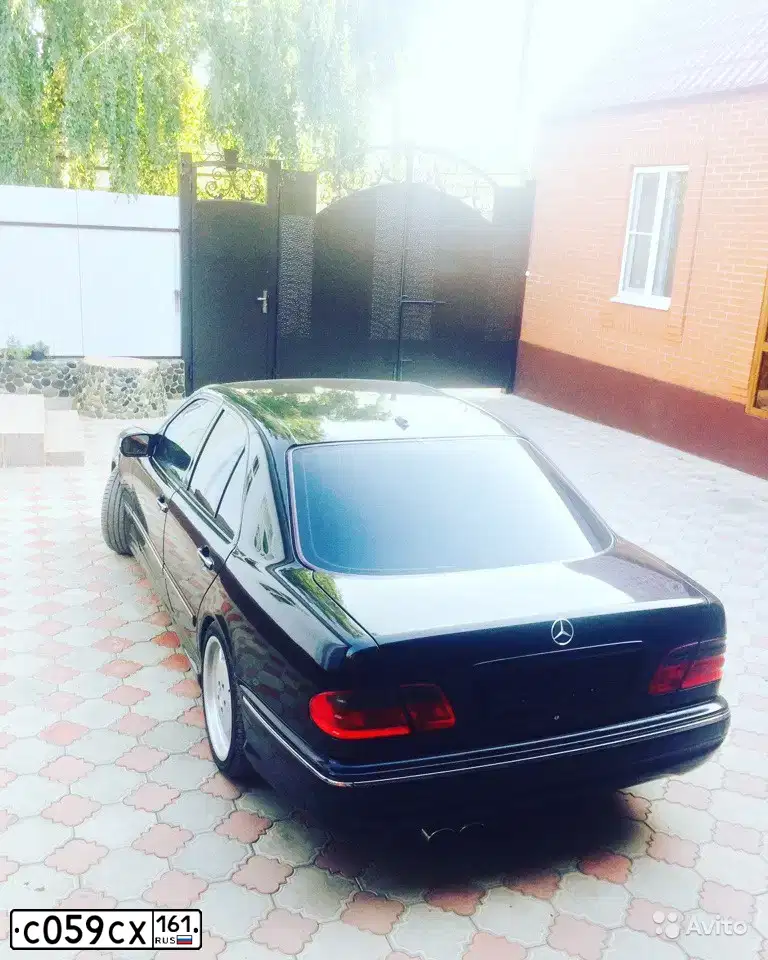 Фото автомобиля MERCEDES E-KLASSE, 1999 — госномер О413КЕ07. Цвет: ЧЕРНЫЙ