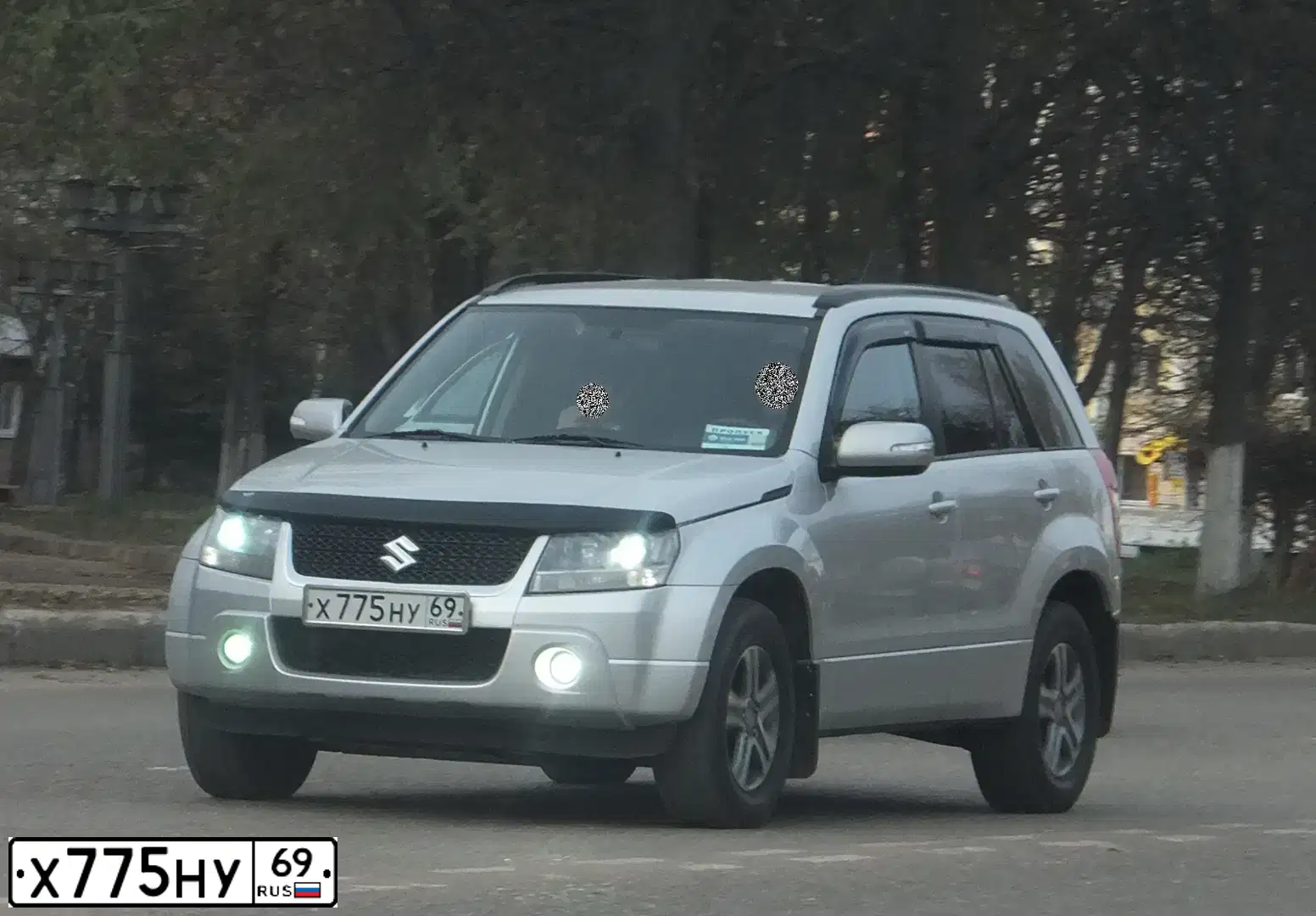 Фото автомобиля SUZUKI /GRAND/ VITARA, 2010 — госномер Х775НУ69. Цвет: Серебристый