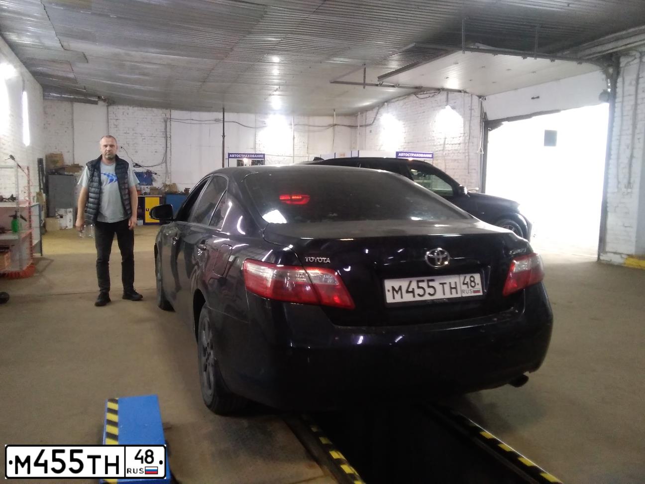 Фото автомобиля TOYOTA CAMRY, 2010 — госномер М455ТН48. Цвет: ЧЕРНЫЙ