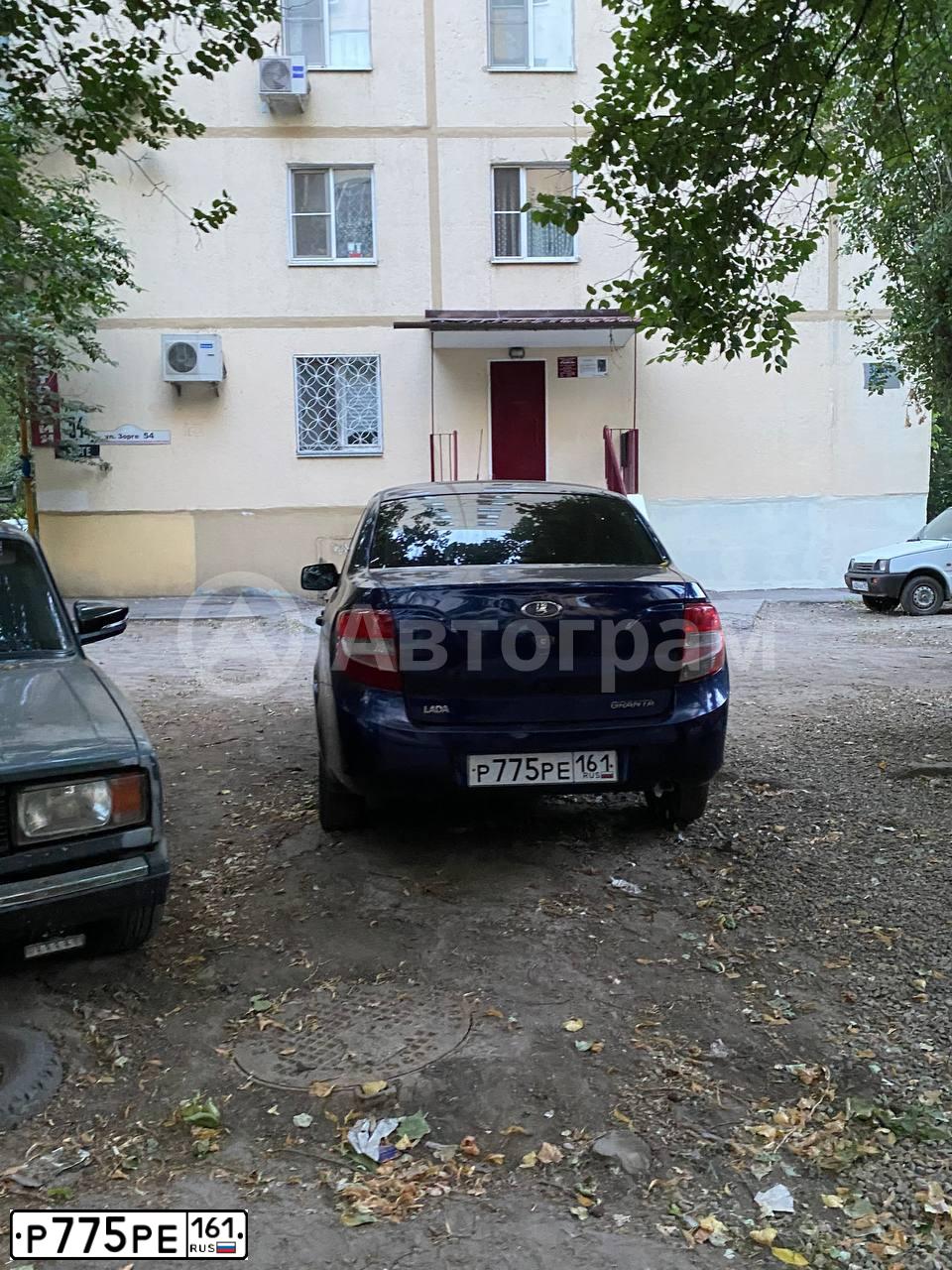 Фото автомобиля LADA 2190 GRANTA, 2012 — госномер Р775РЕ161. Цвет: синий