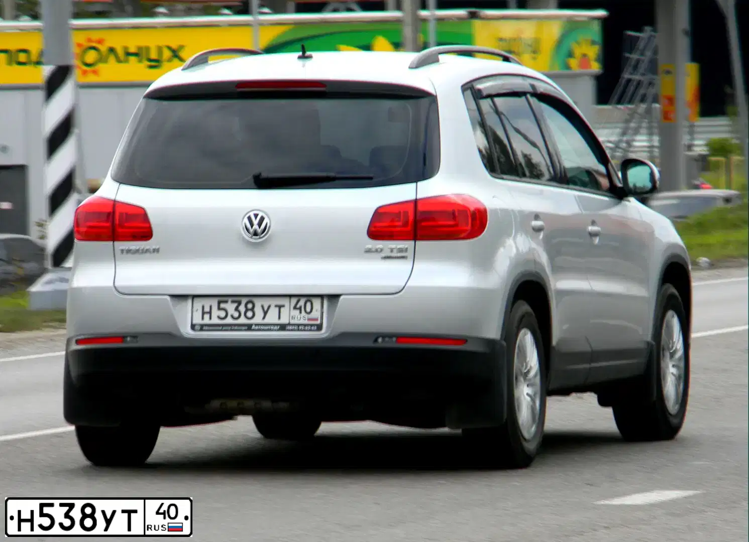 Фото автомобиля VOLKSWAGEN TIGUAN, 2015 — госномер Н538УТ40. Цвет: СЕРЕБРИСТЫЙ