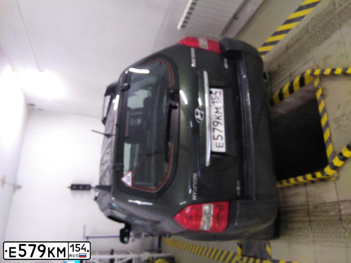 Фото автомобиля HYUNDAI TUCSON, 2008 — госномер Е579КМ154. Цвет: ТЕМНО ЗЕЛЕНЫЙ
