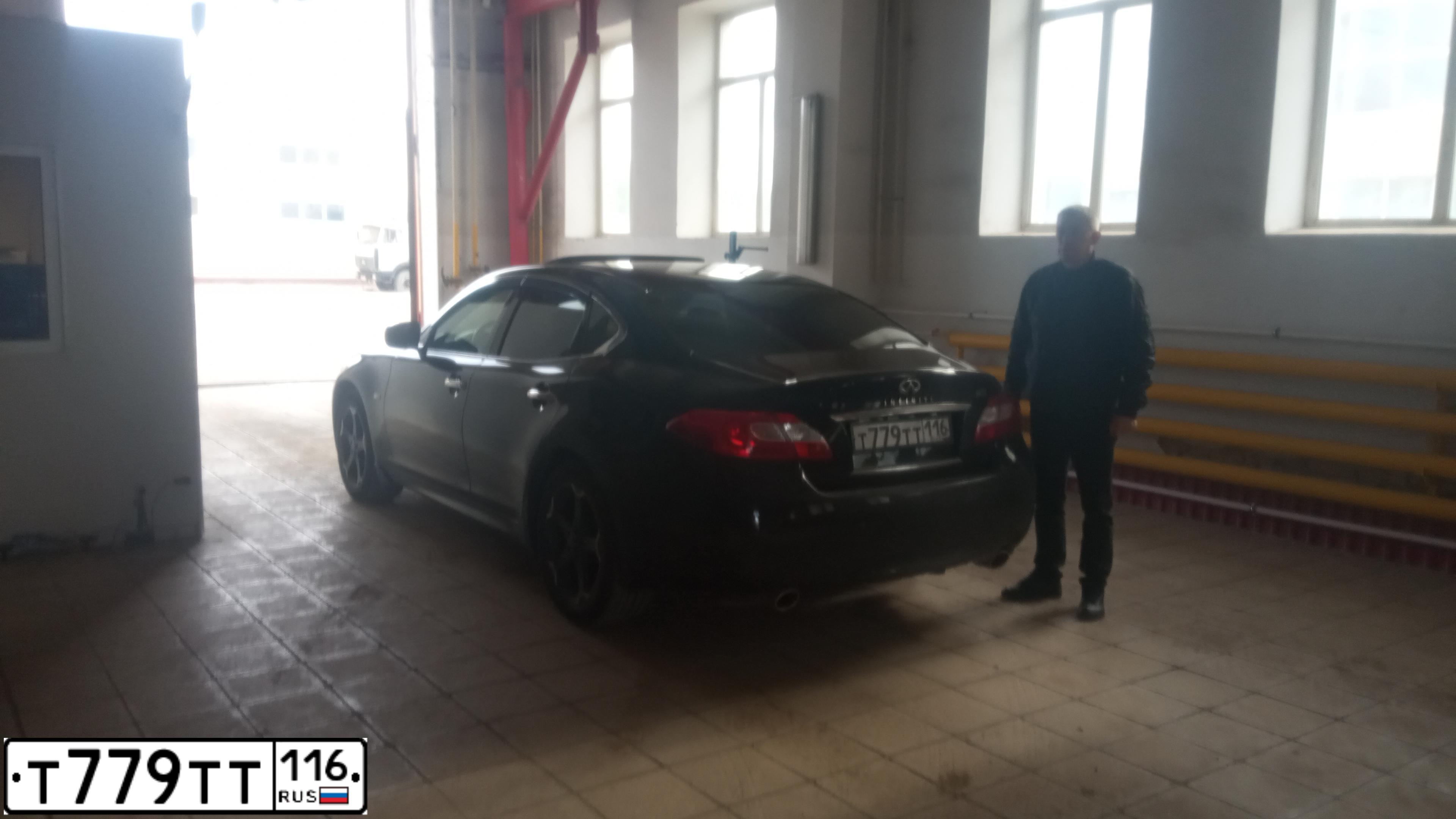 Фото автомобиля INFINITI M, 2012 — госномер Н404КС73. Цвет: ЧЕРНЫЙ