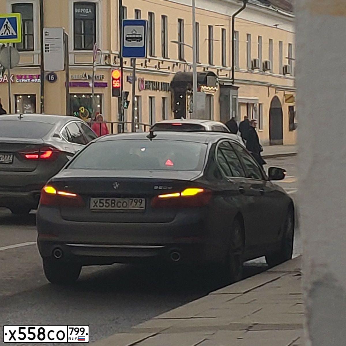 Фото автомобиля BMW SERIE 5, 2019 — госномер Х558СО799. Цвет: синий