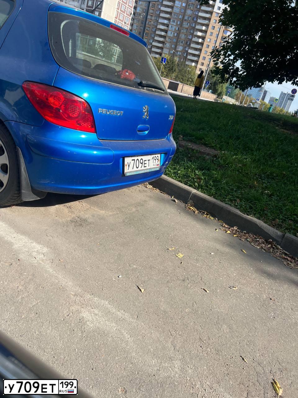 Фото автомобиля PEUGEOT 307, 2007 — госномер У709ЕТ199. Цвет: ЯРКО-СИНИЙ