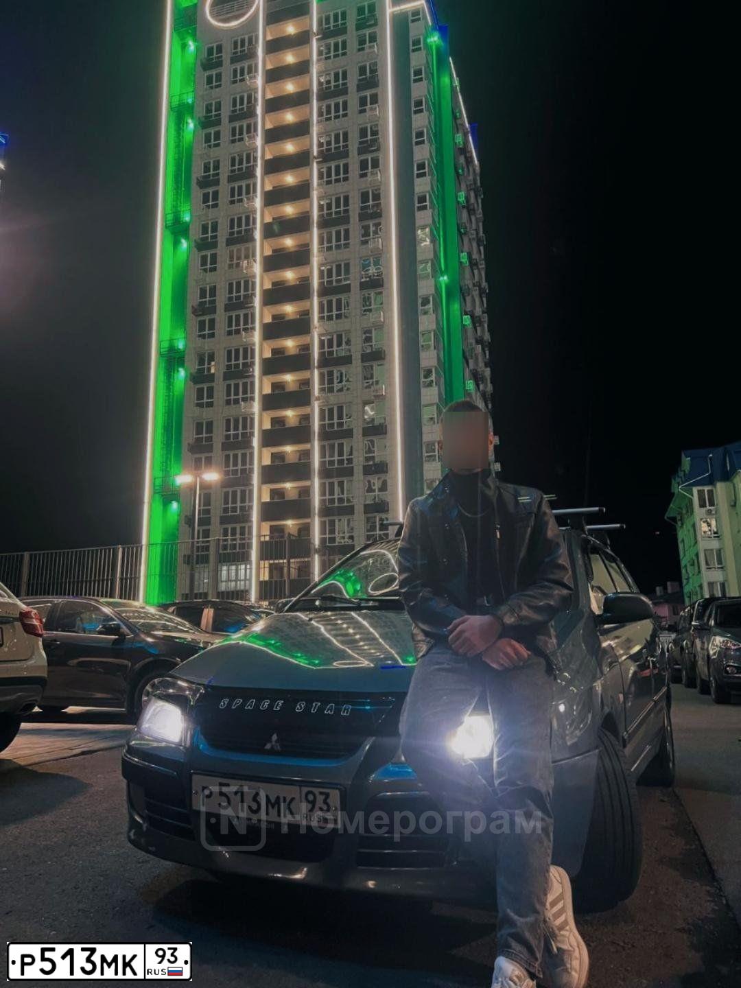 Фото автомобиля MITSUBISHI SPACE STAR, 2003 — госномер Р513МК93. Цвет: СЕРО-ЗЕЛЕНЫЙ