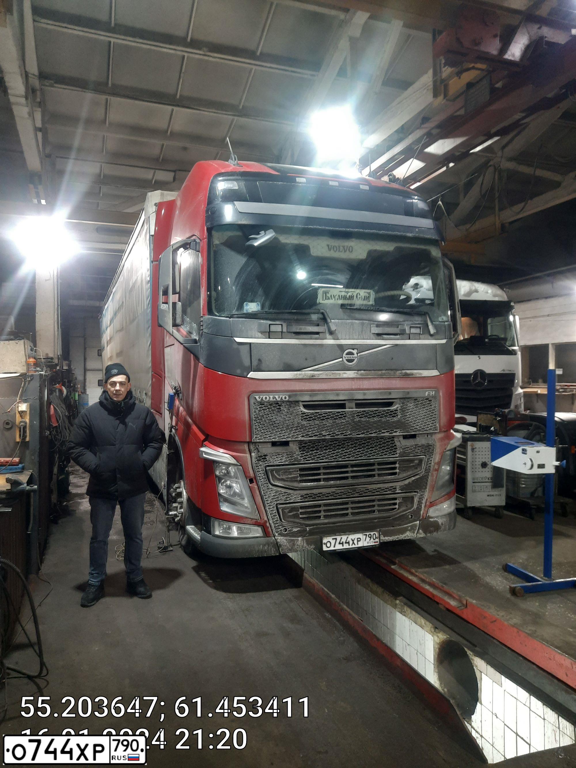 Фото автомобиля VOLVO SERIE FH /4X2/, 2018 — госномер О744ХР790. Цвет: Красный