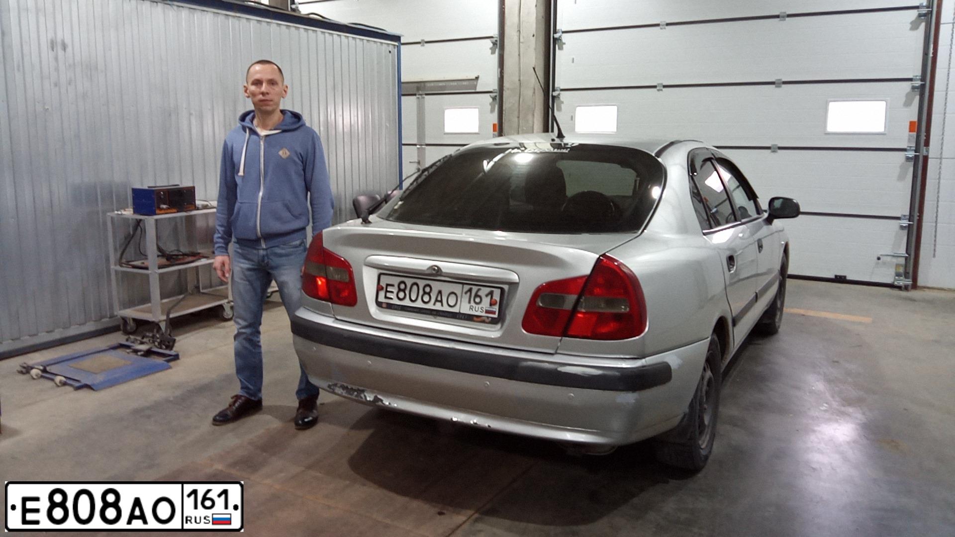 Фото автомобиля MITSUBISHI CARISMA, 2003 — госномер Е808АО161. Цвет: Серебристый